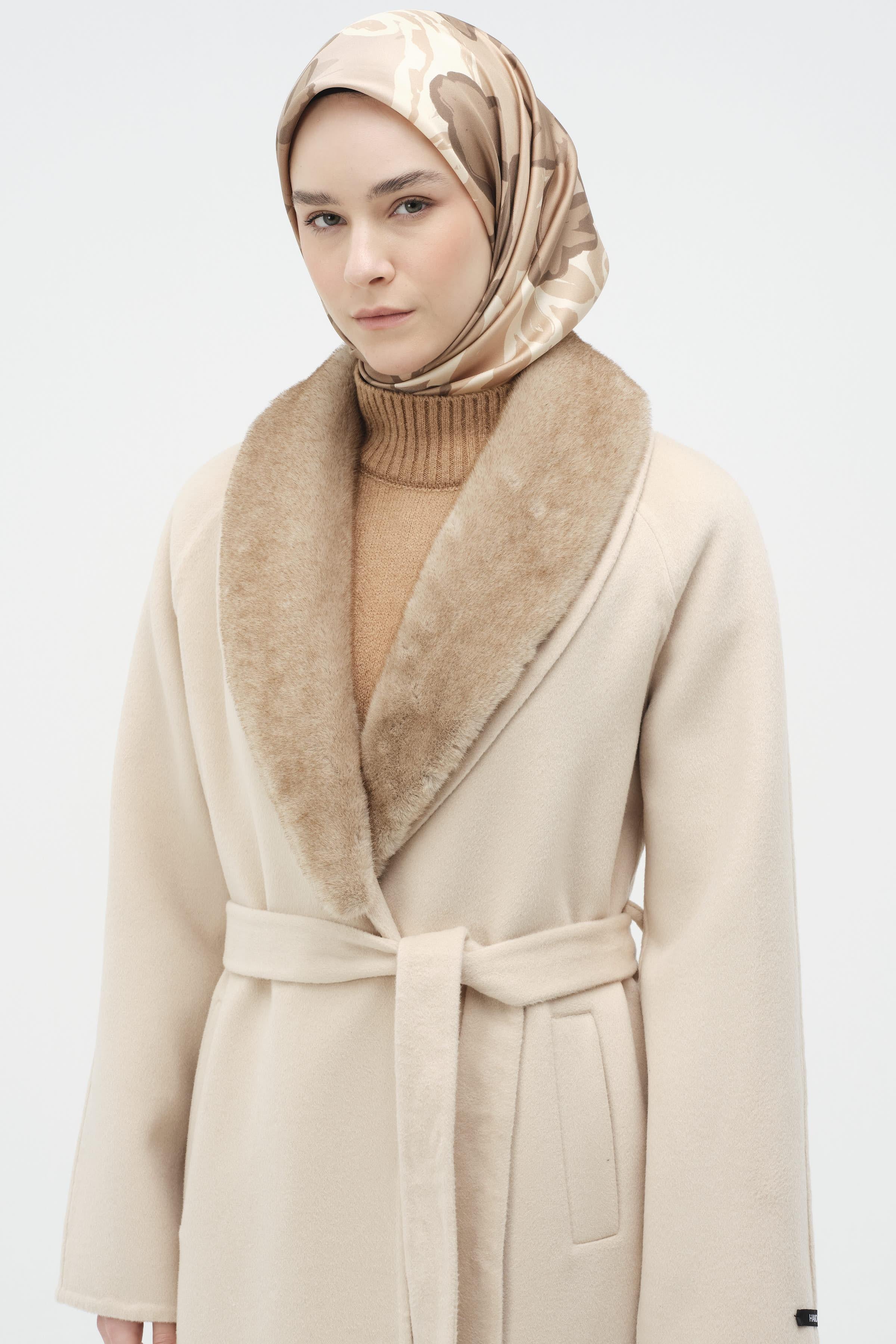 Double Yün Kürk Yaka Kuşaklı Kaban - Bej TUGBA