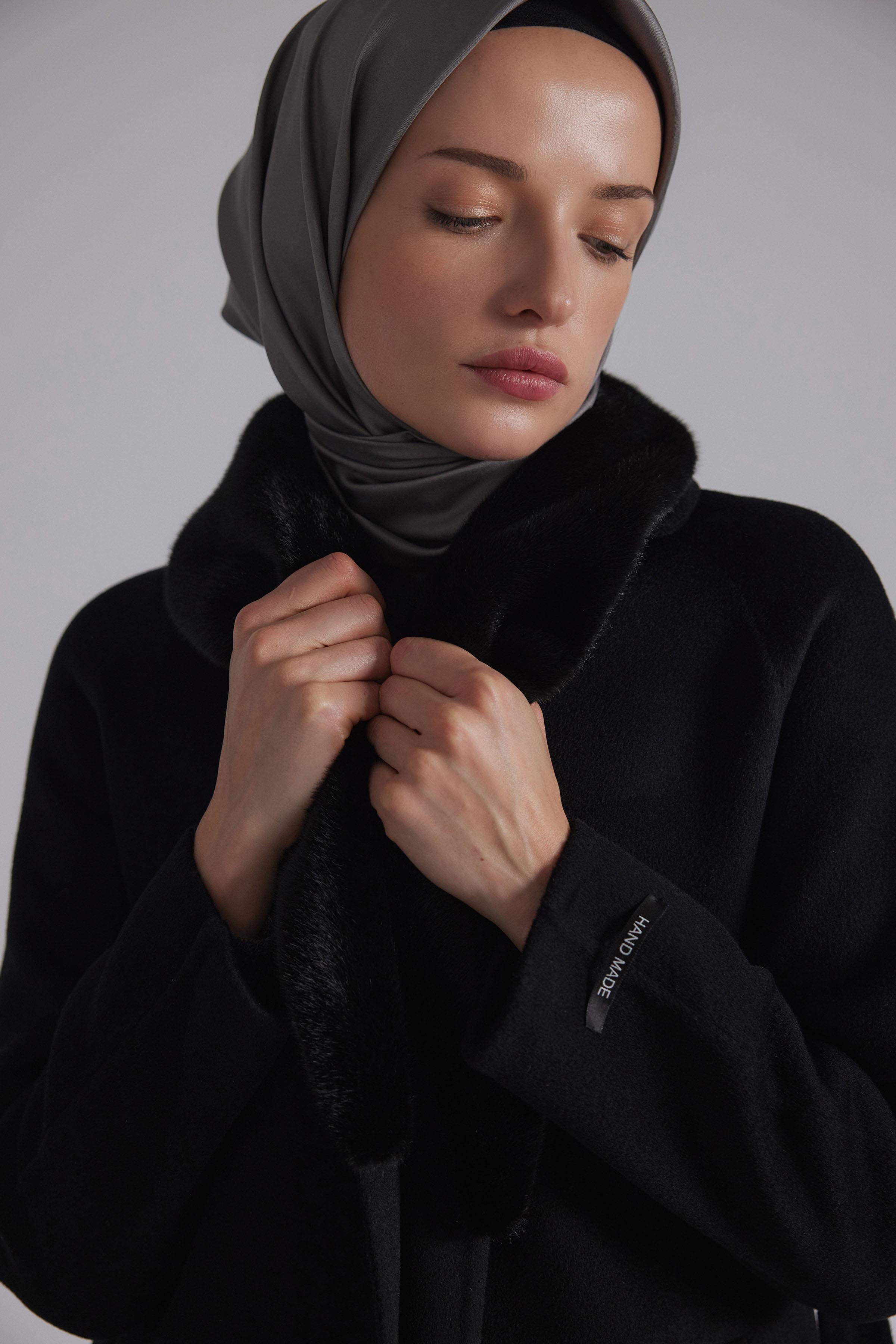 Kürk Yaka Kuşaklı Kaban - Siyah TUĞBA