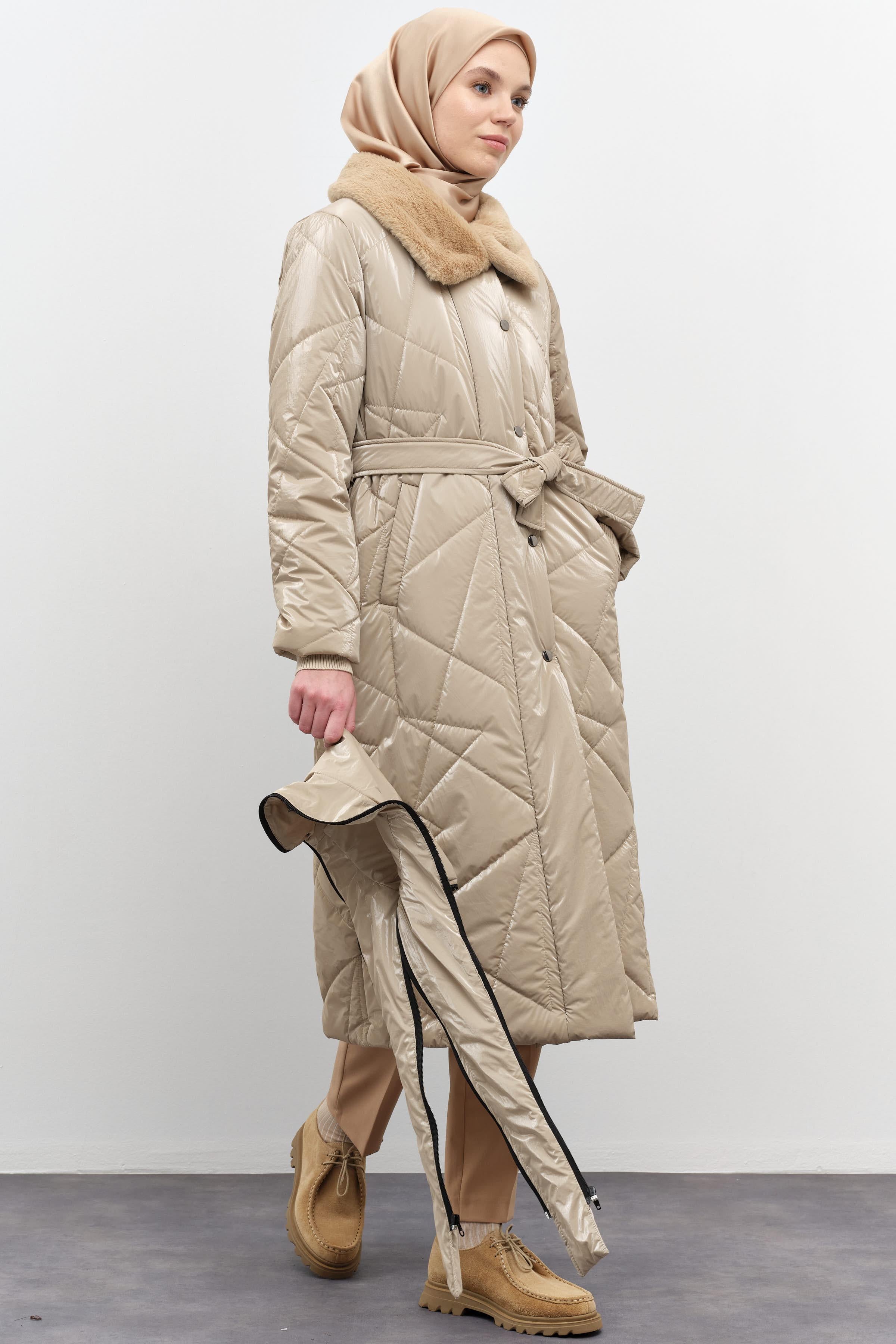 Kürk Yakalı Garnili Kapitone Kaban - Bej TUGBA