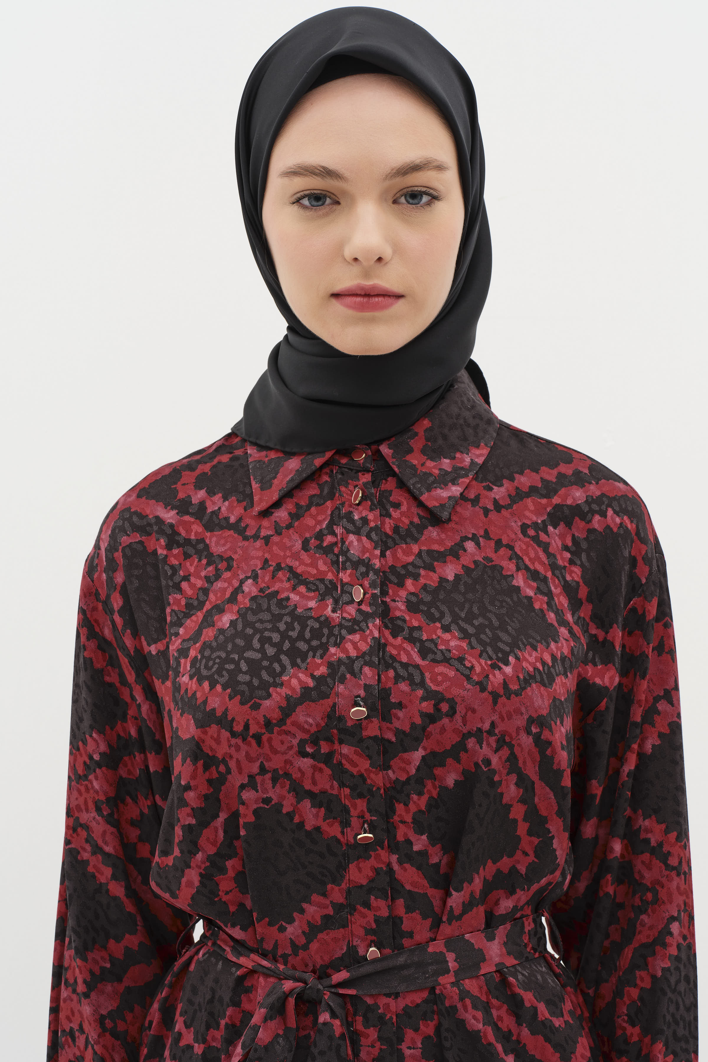 Kuşaklı Yırtmaç Detaylı Desenli Tunik - Bordo TUGBA