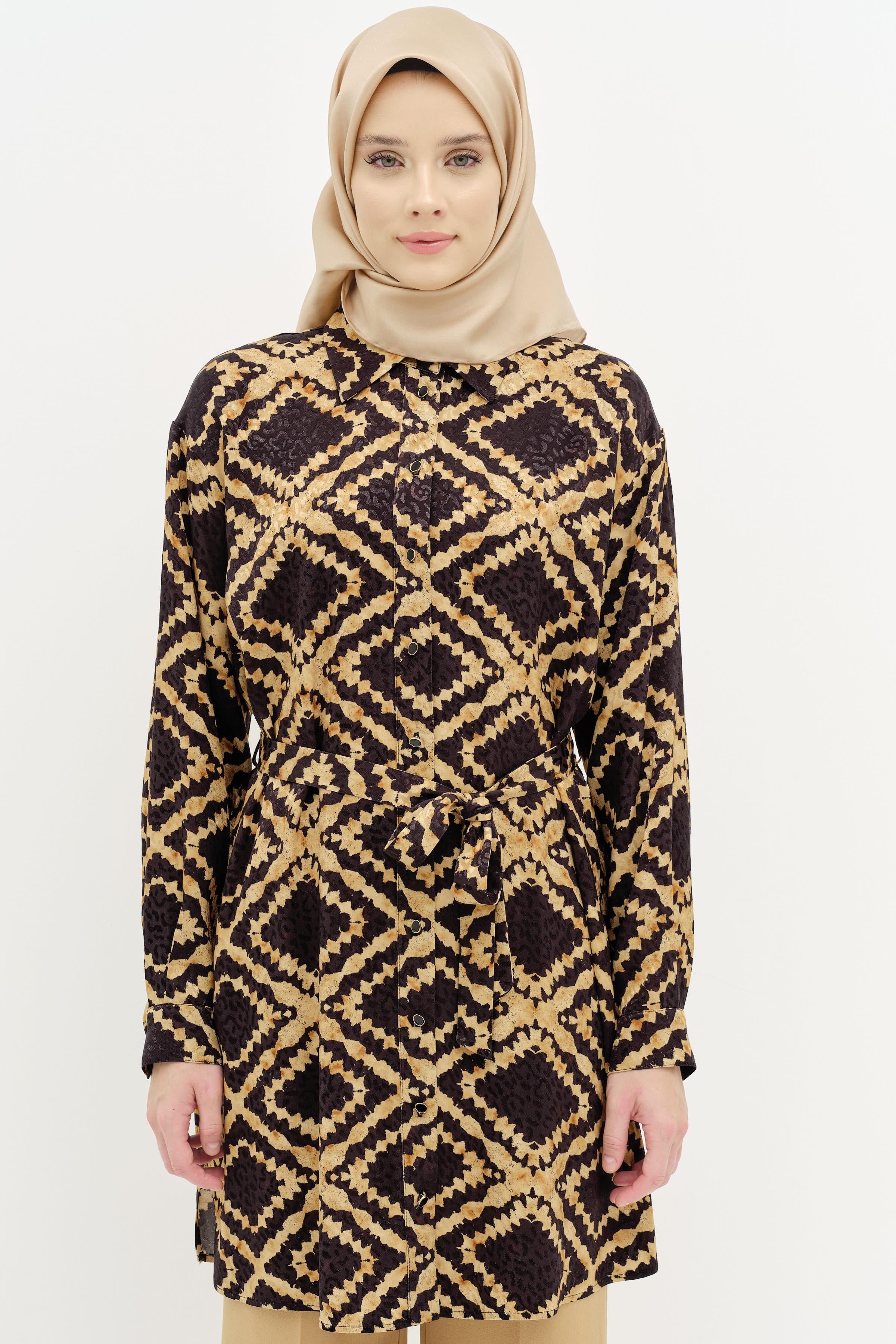 Kuşaklı Yırtmaç Detaylı Desenli Tunik - Taba TUGBA