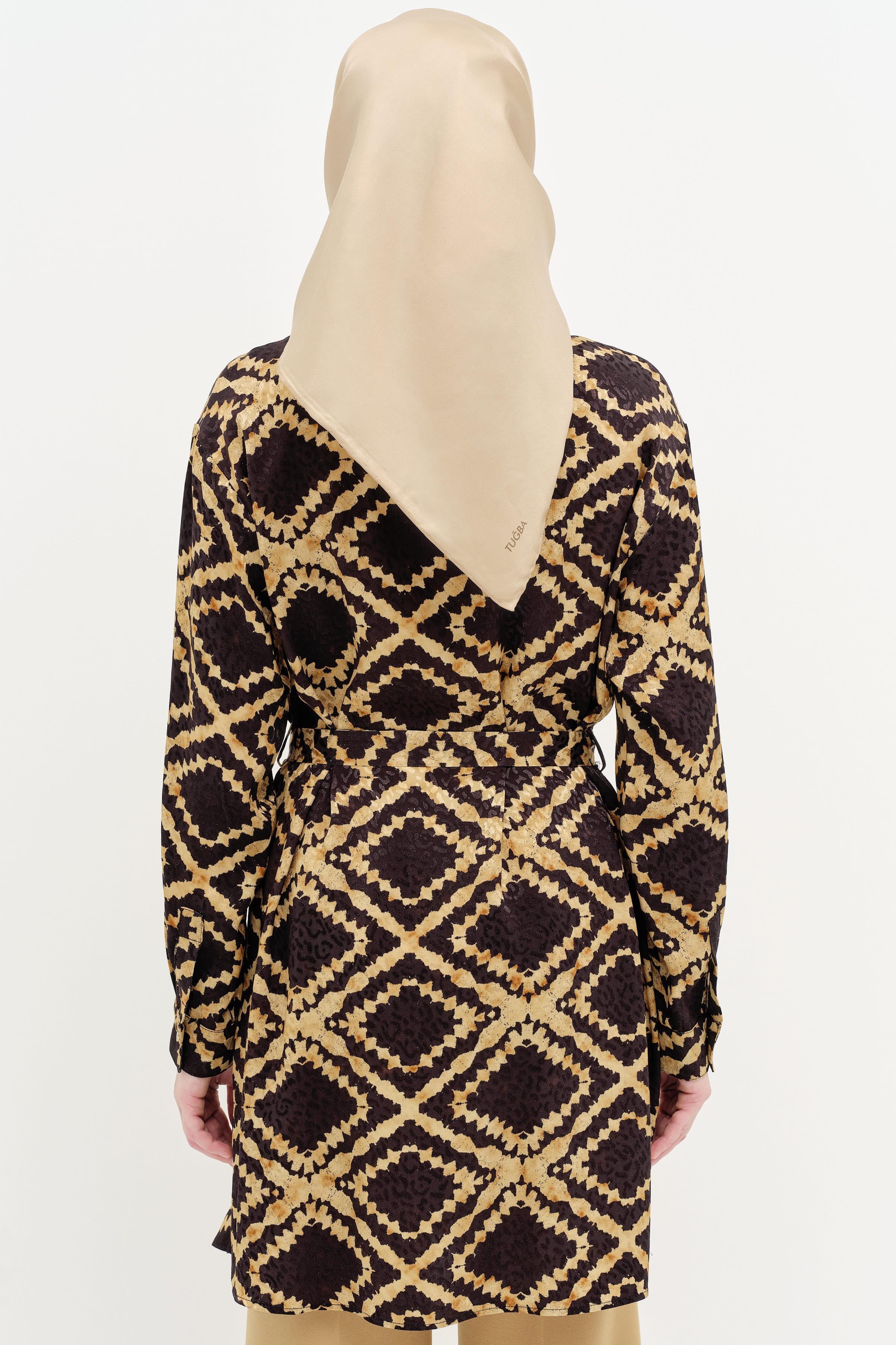 Kuşaklı Yırtmaç Detaylı Desenli Tunik - Taba TUGBA