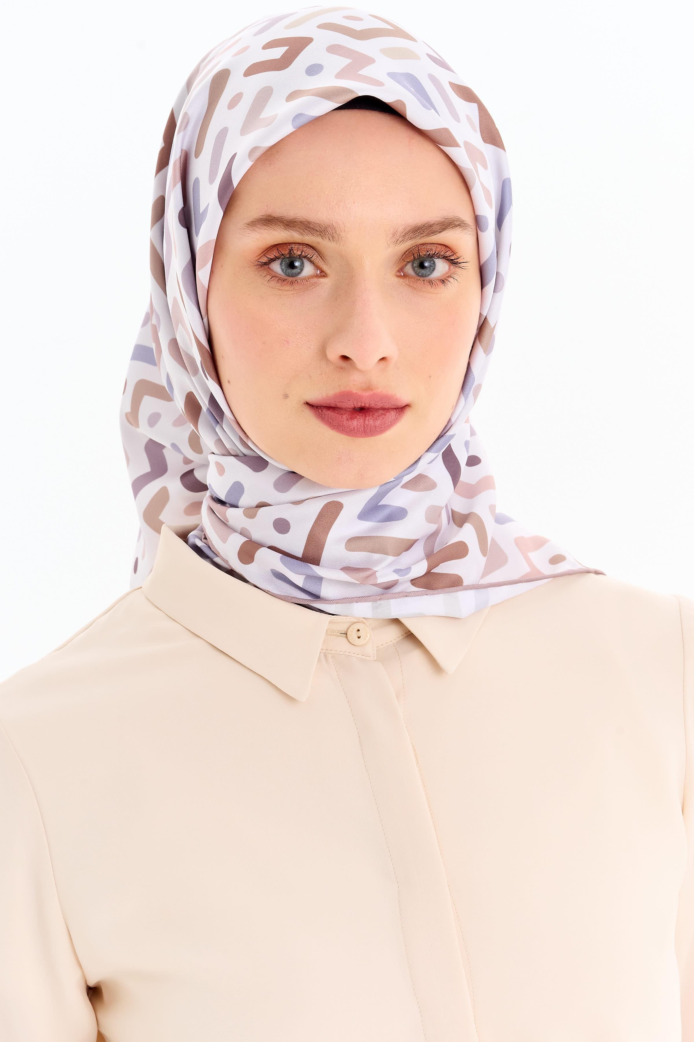 Labirent Desenli Stil Eşarp - Bej TUGBA