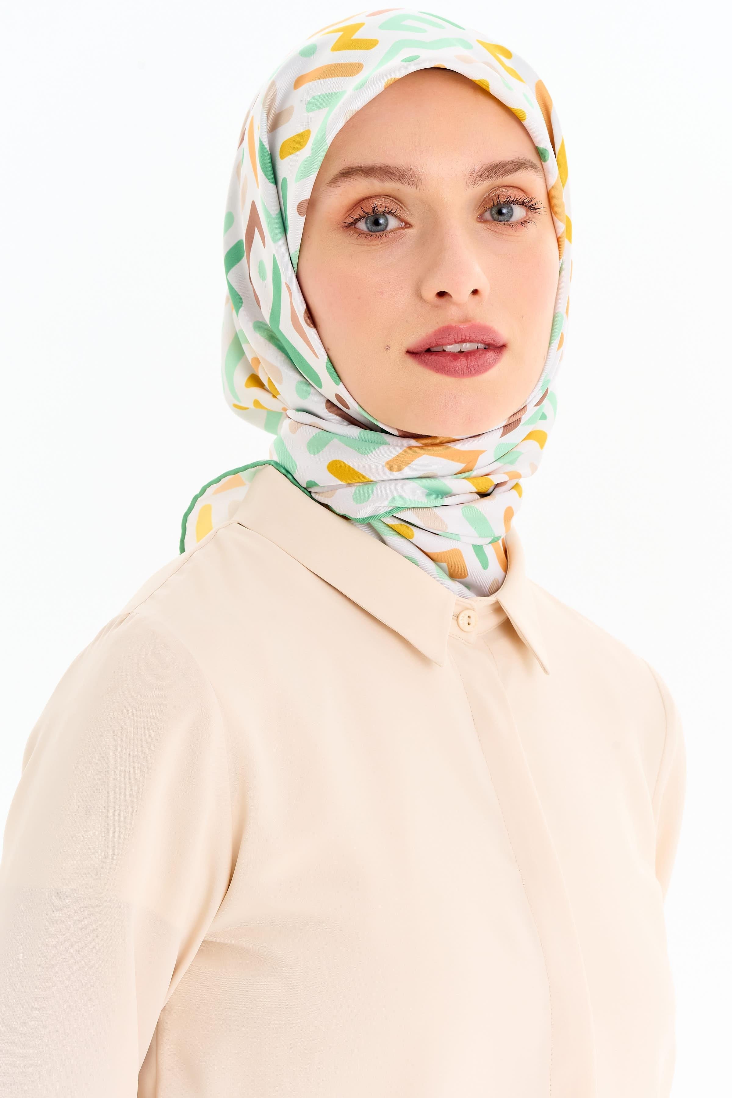 Labirent Desenli Stil Eşarp - Benetton Yeşili TUGBA