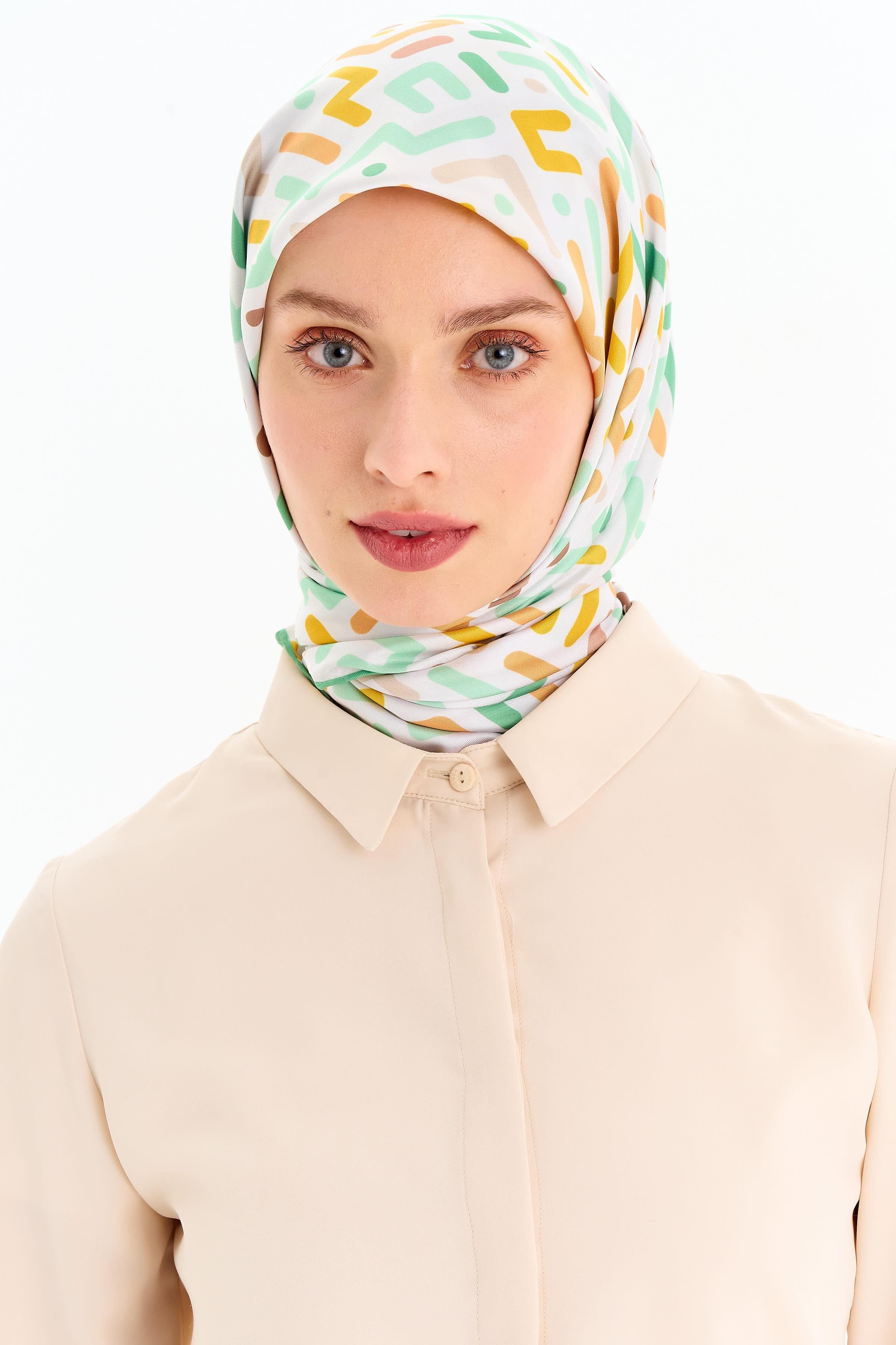 Labirent Desenli Stil Eşarp - Benetton Yeşili TUGBA