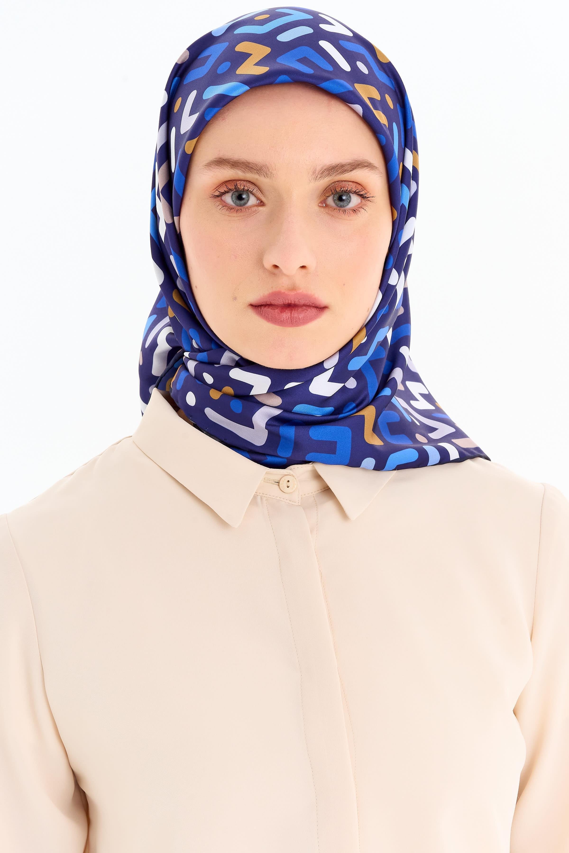 Labirent Desenli Stil Eşarp - Lacivert TUGBA