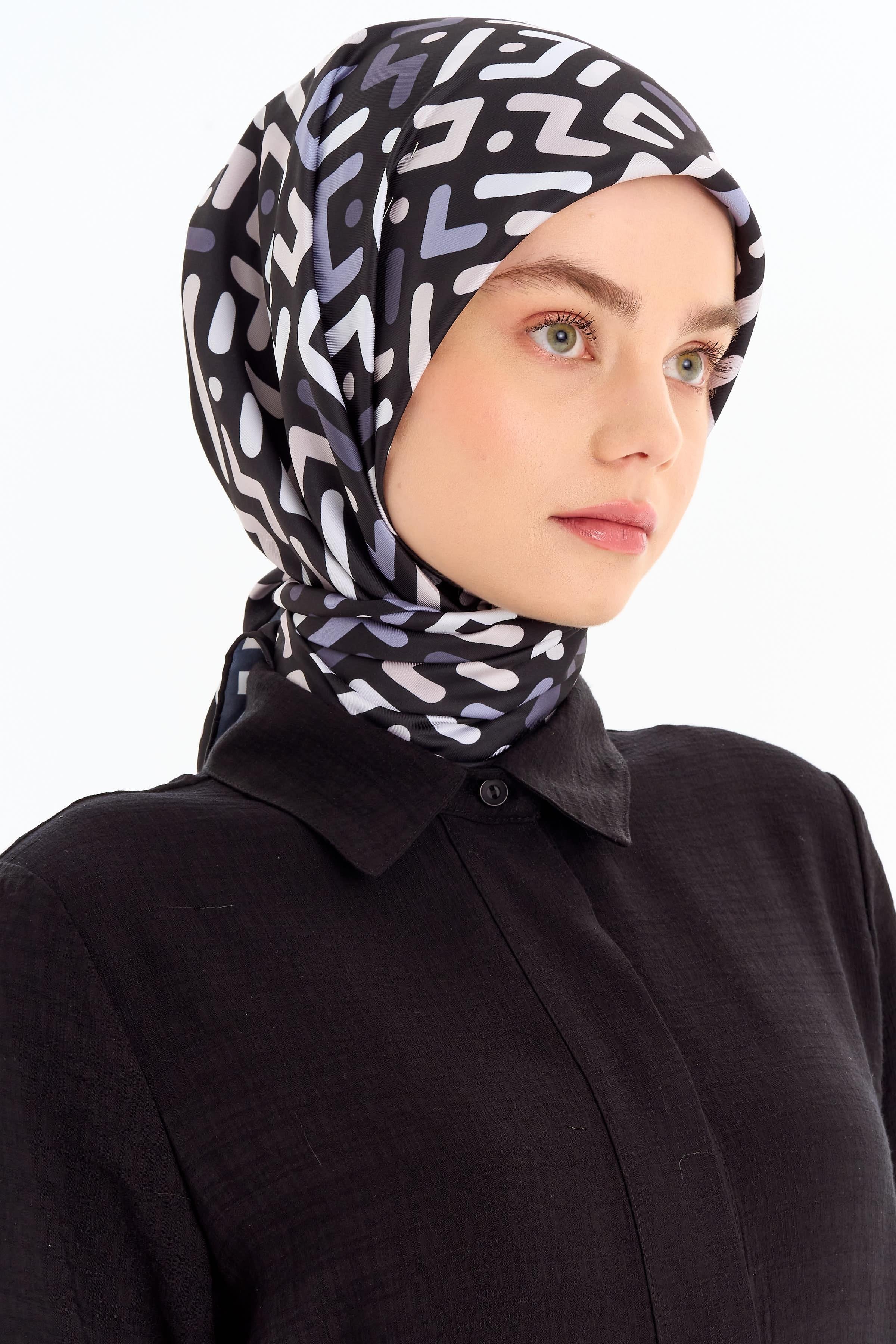 Labirent Desenli Stil Eşarp - Siyah TUGBA