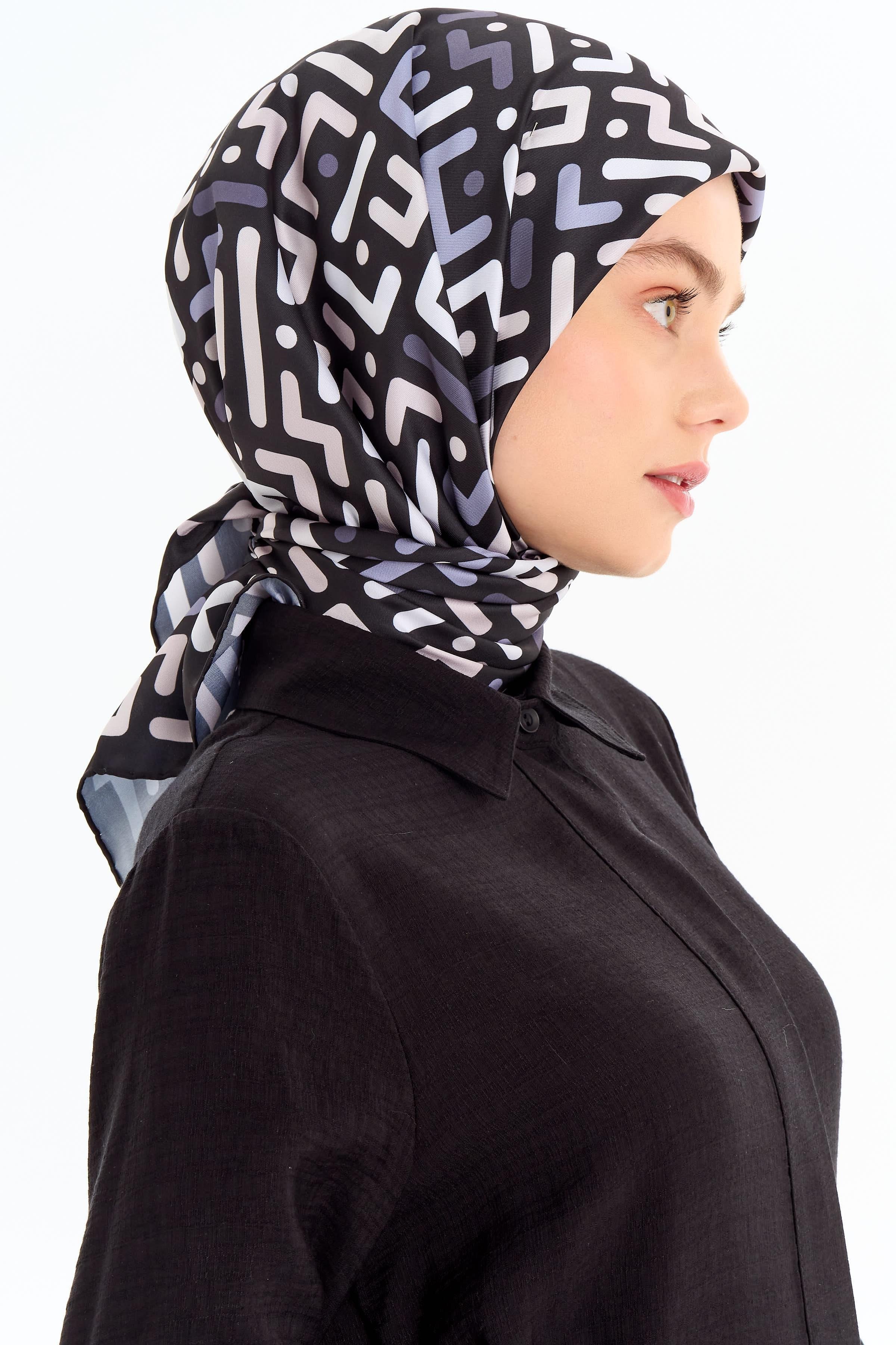 Labirent Desenli Stil Eşarp - Siyah TUGBA