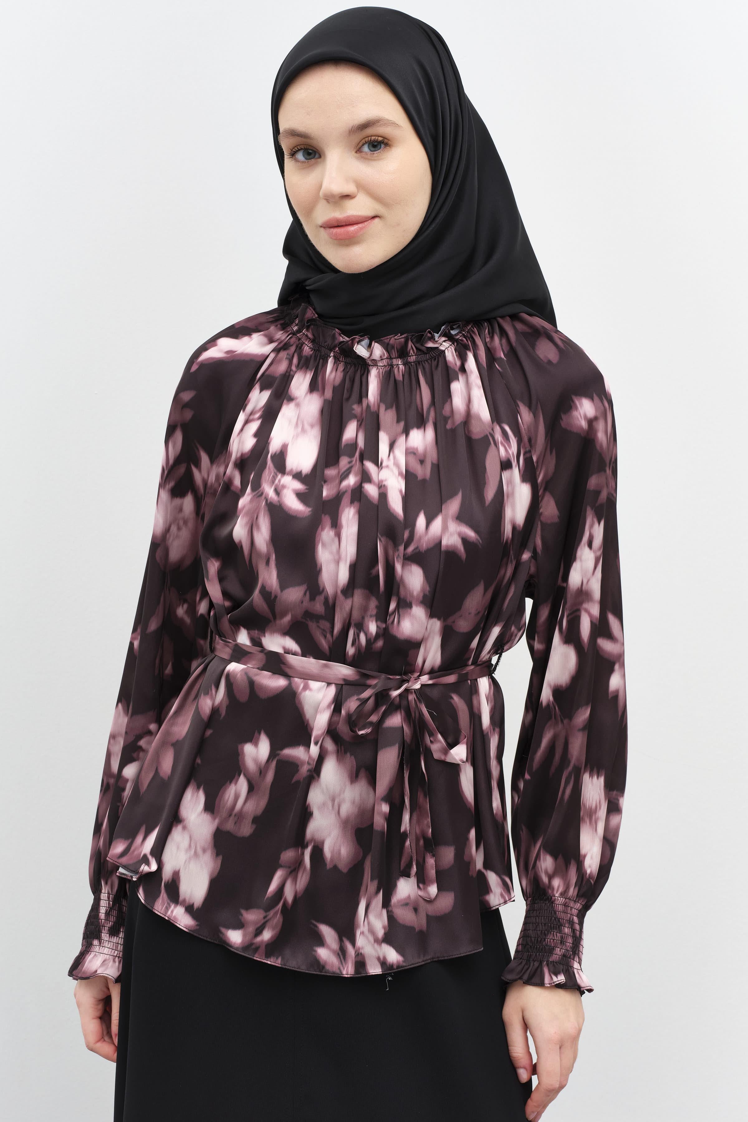 Lastik Büzgü Detaylı Desenli Bluz - Pudra TUGBA