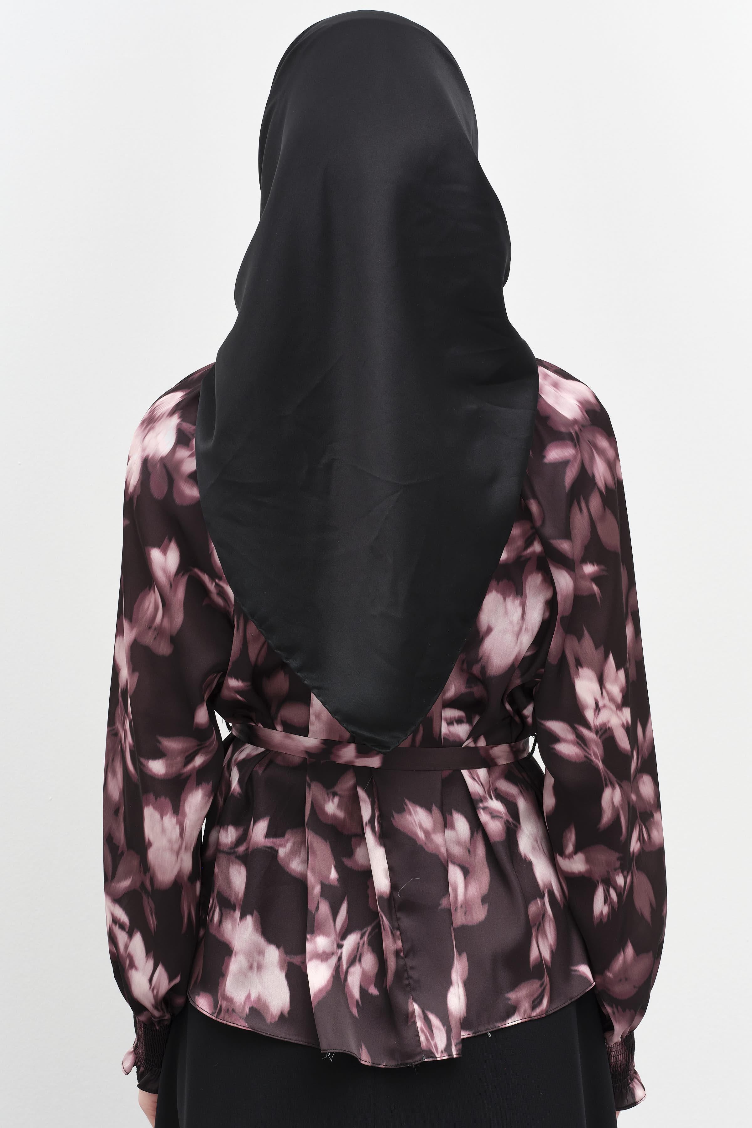 Lastik Büzgü Detaylı Desenli Bluz - Pudra TUGBA