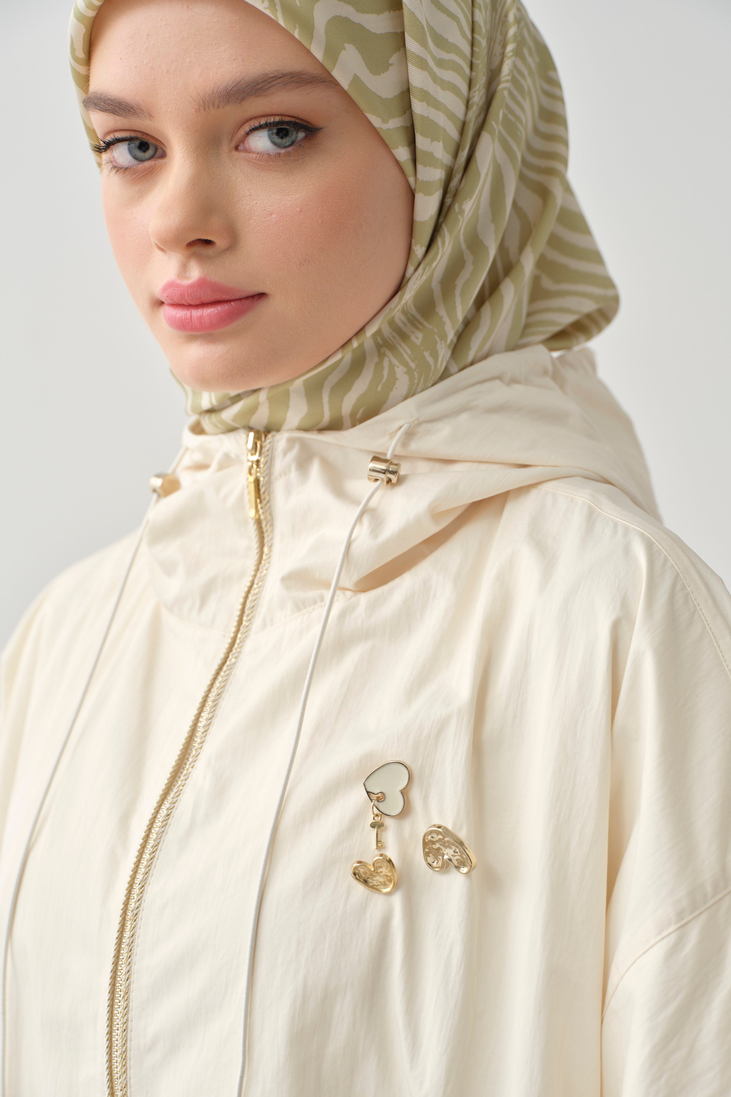 Lastik Büzgülü Kapüşonlu Panço - Ekru TUGBA