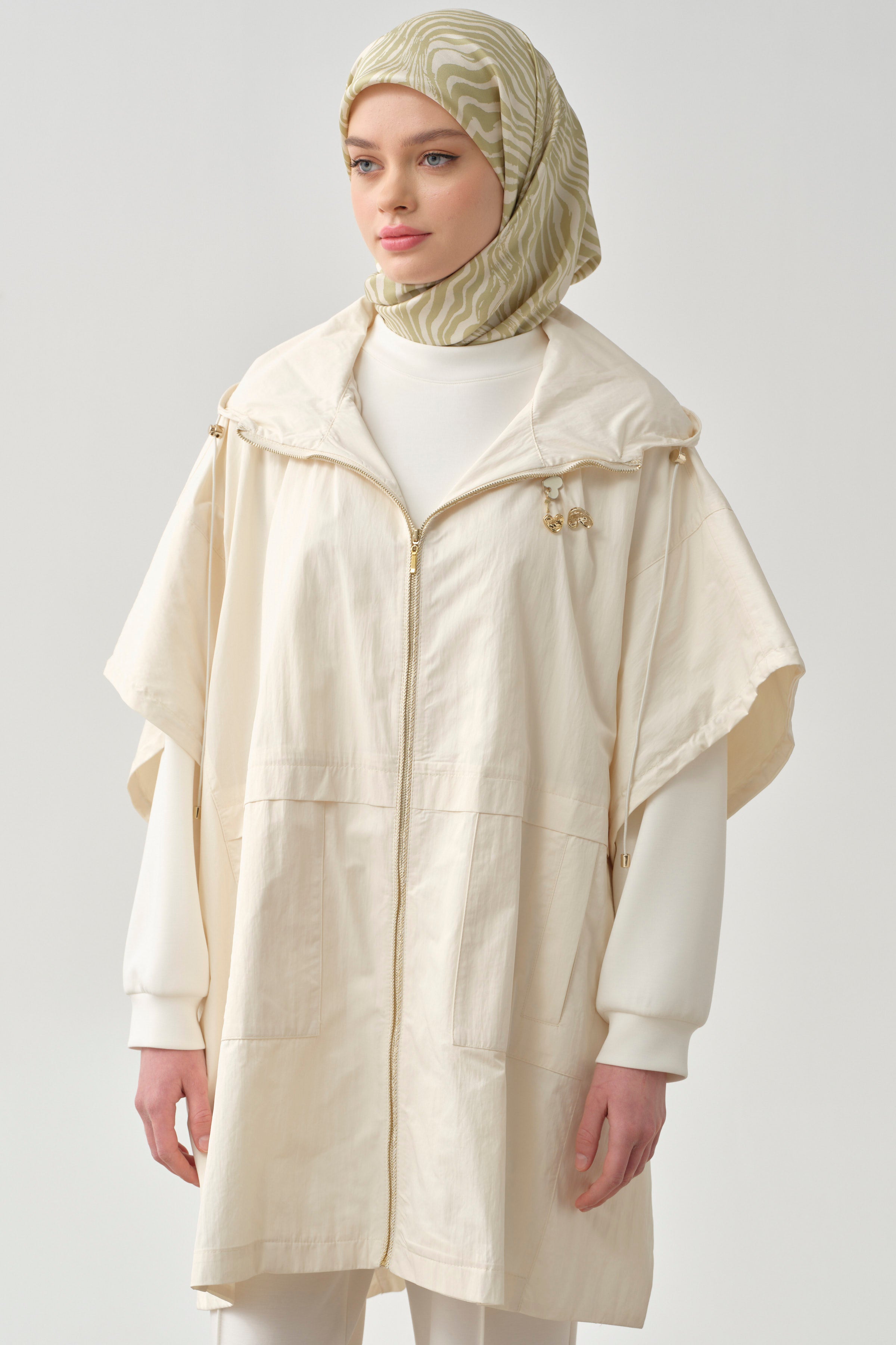 Lastik Büzgülü Kapüşonlu Panço - Ekru TUGBA