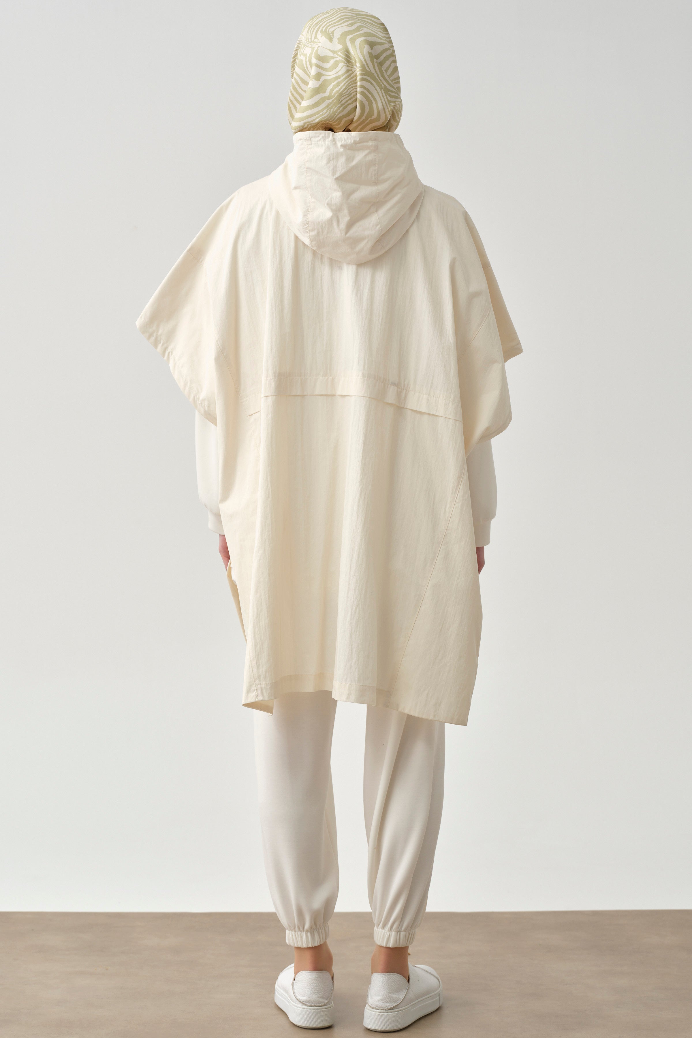 Lastik Büzgülü Kapüşonlu Panço - Ekru TUGBA