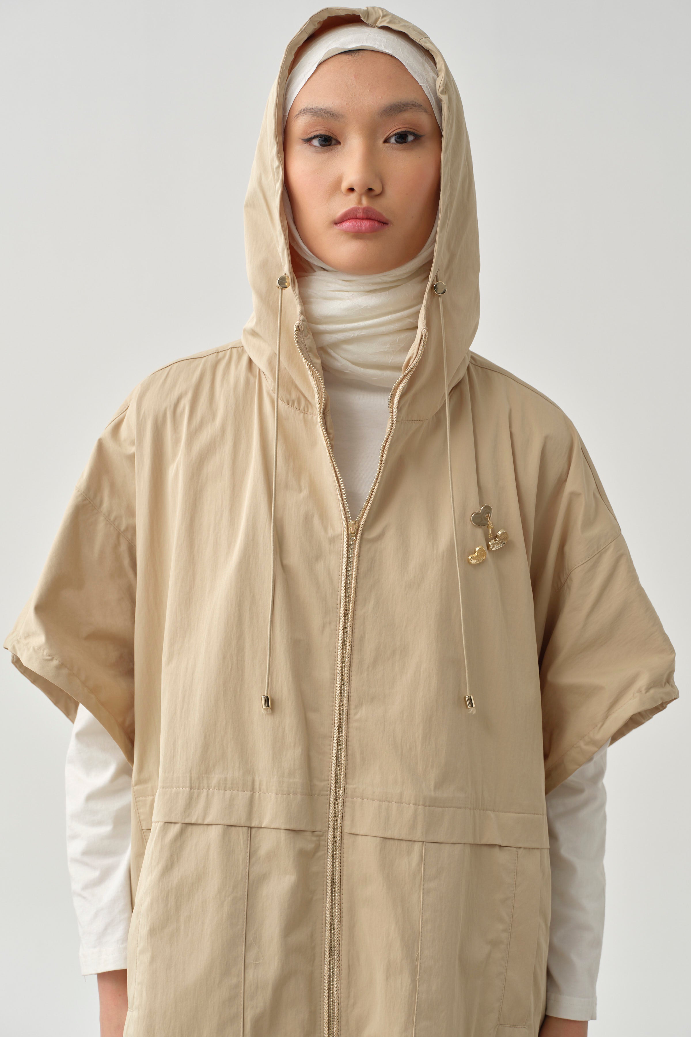 Lastik Büzgülü Kapüşonlu Panço - Taş TUGBA