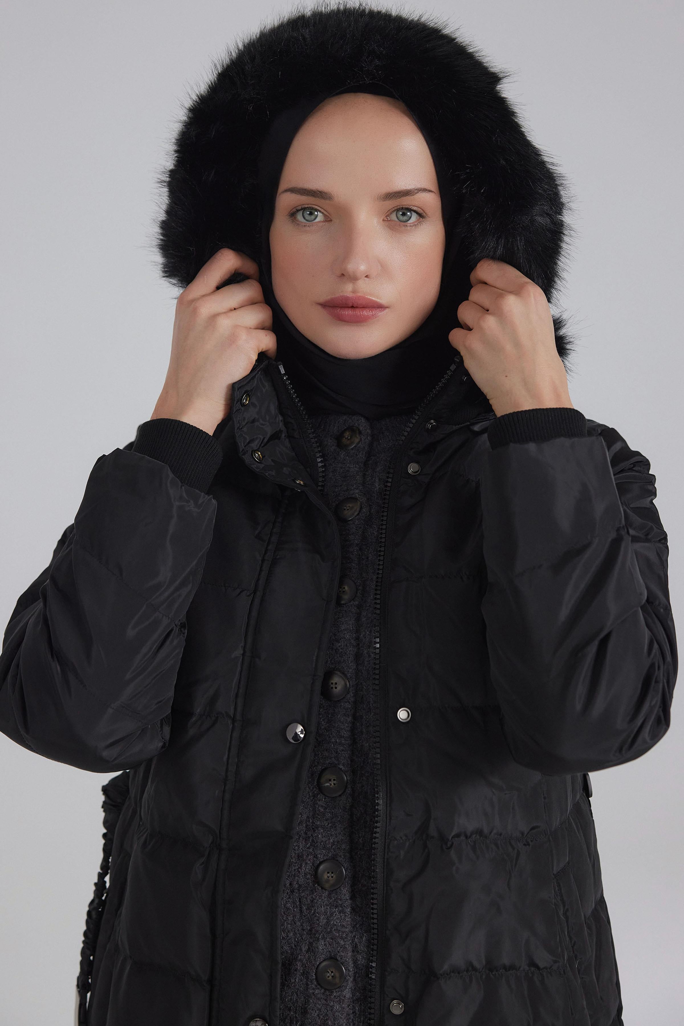 Lastik Kemerli Kaz Tüyü Manto - Siyah TUGBA