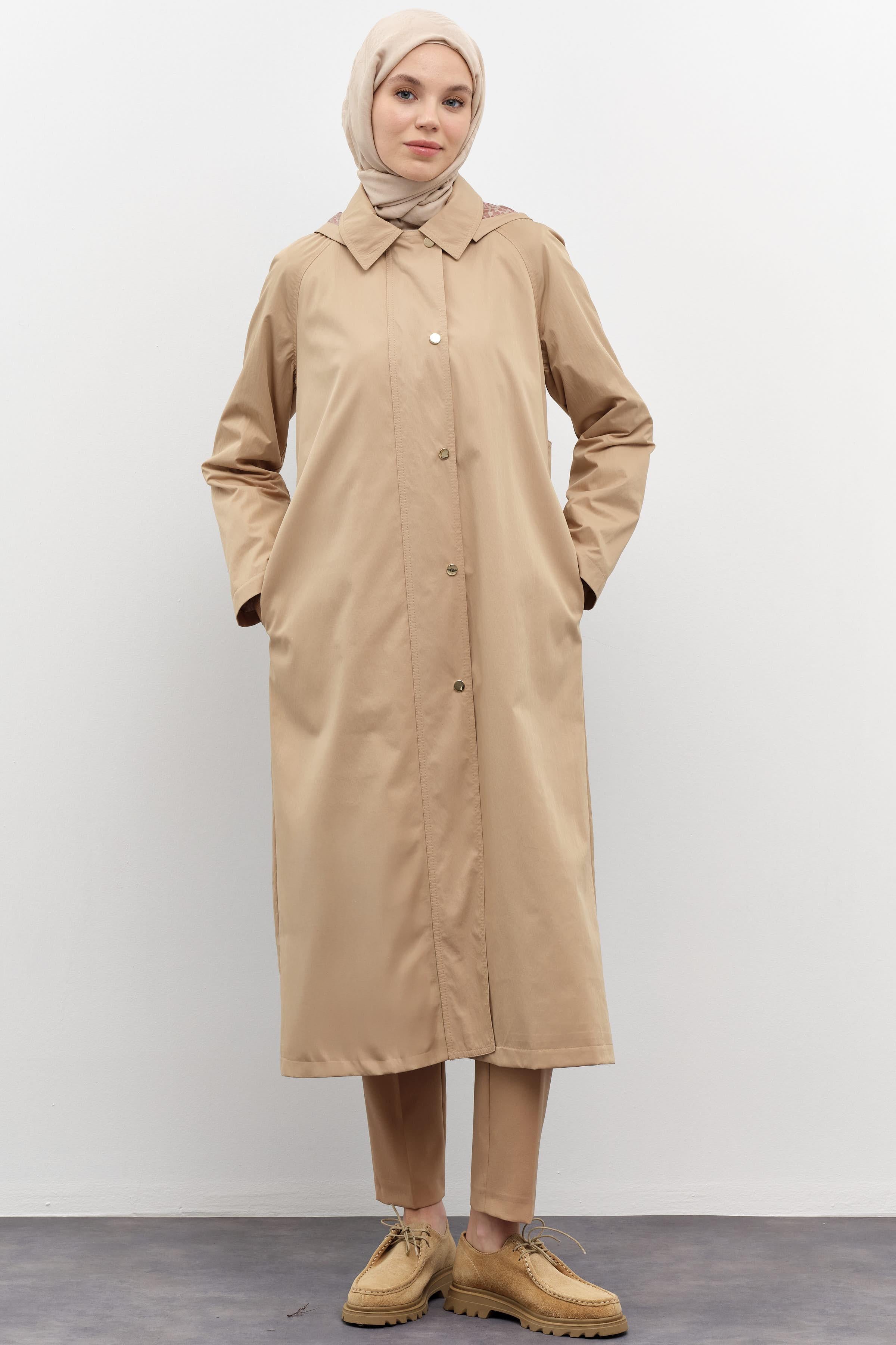 Leopar Astar Detaylı Kapüşonlu Trençkot - Bej TUGBA