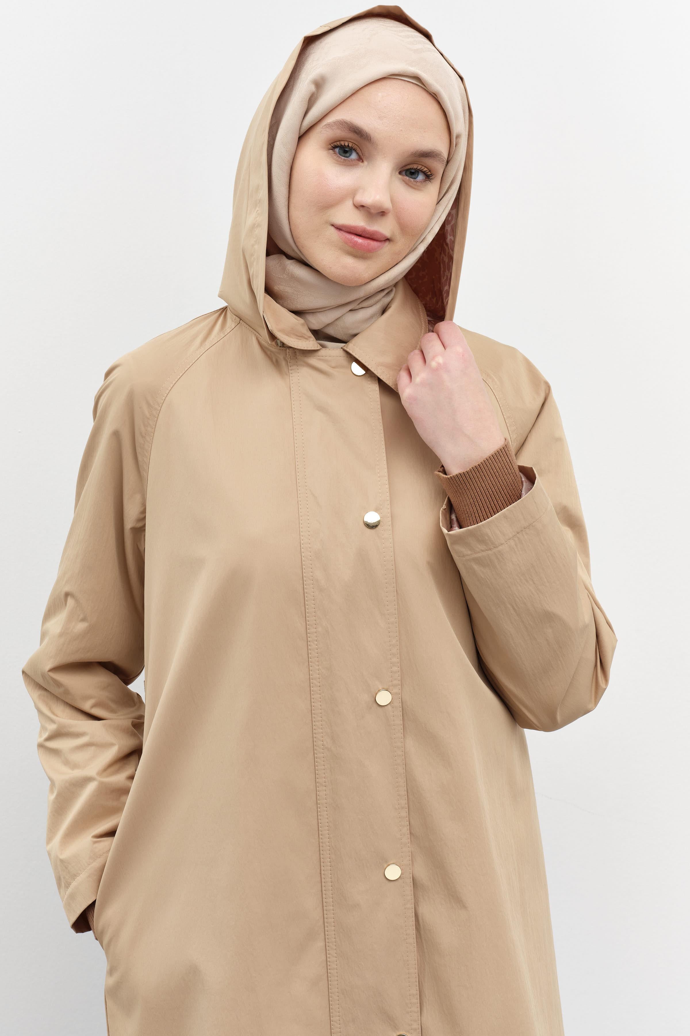 Leopar Astar Detaylı Kapüşonlu Trençkot - Bej TUGBA