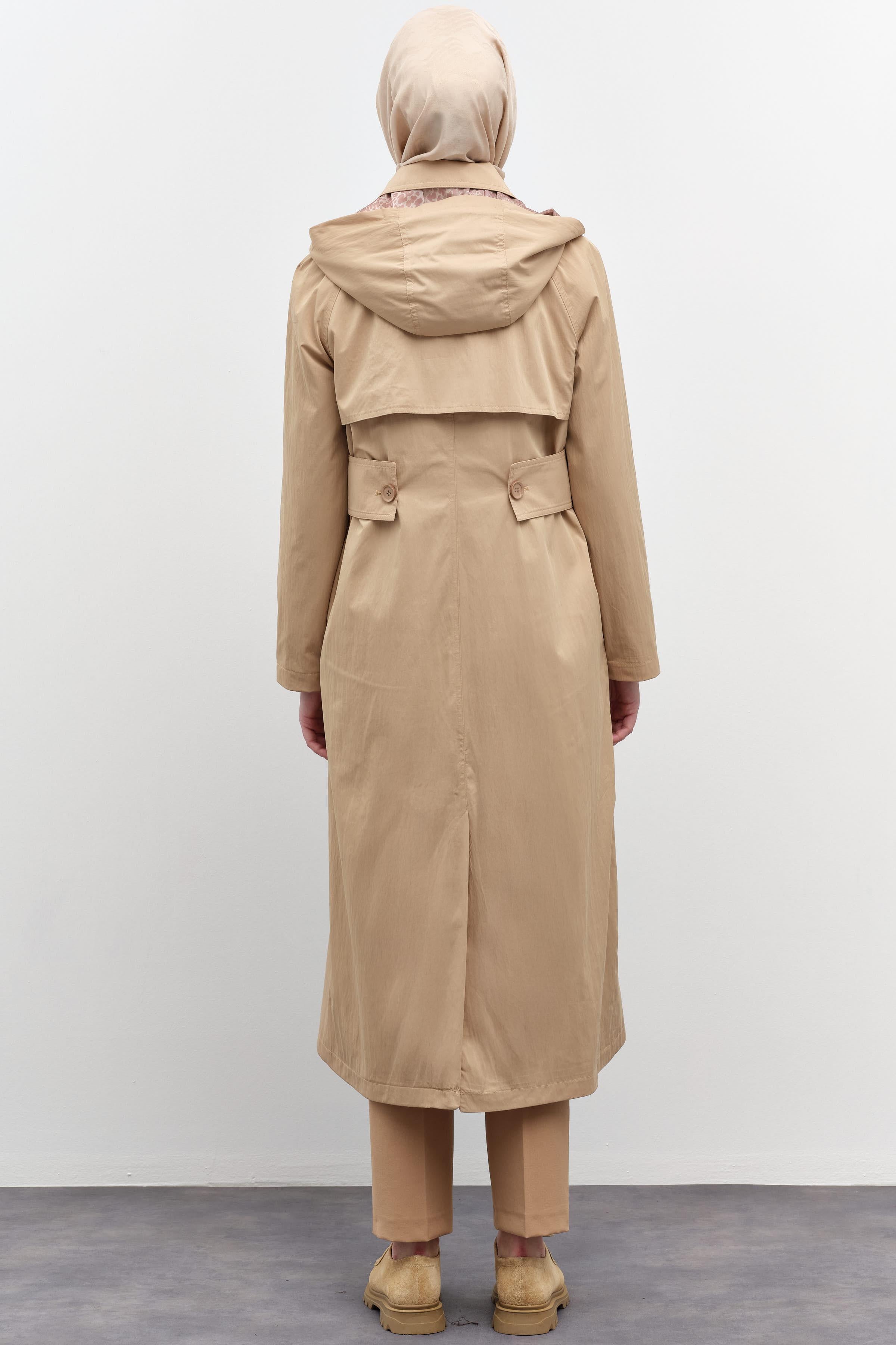 Leopar Astar Detaylı Kapüşonlu Trençkot - Bej TUGBA