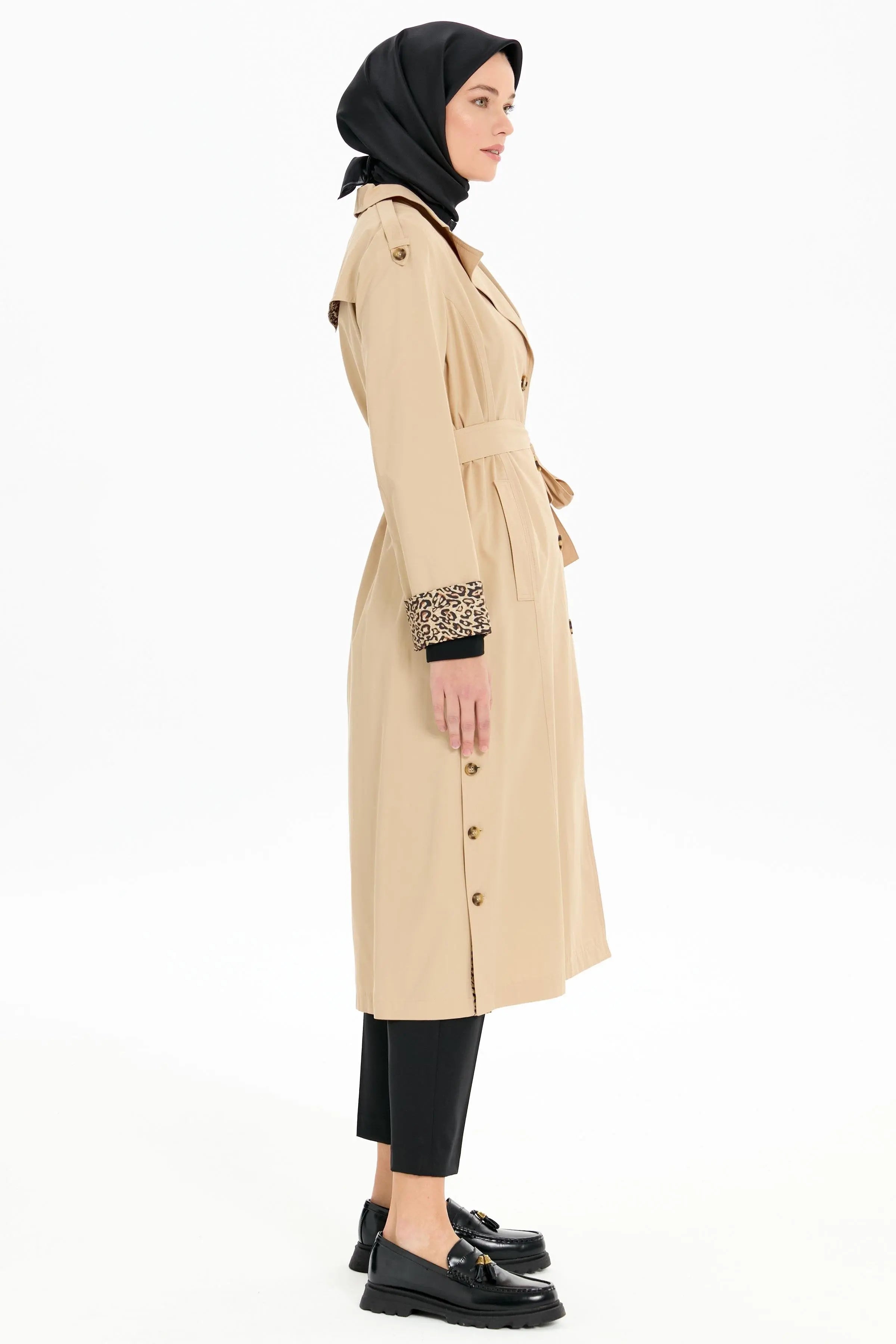 Leopar Garnili Yırtmaç Detaylı Trençkot - Bej TUGBA