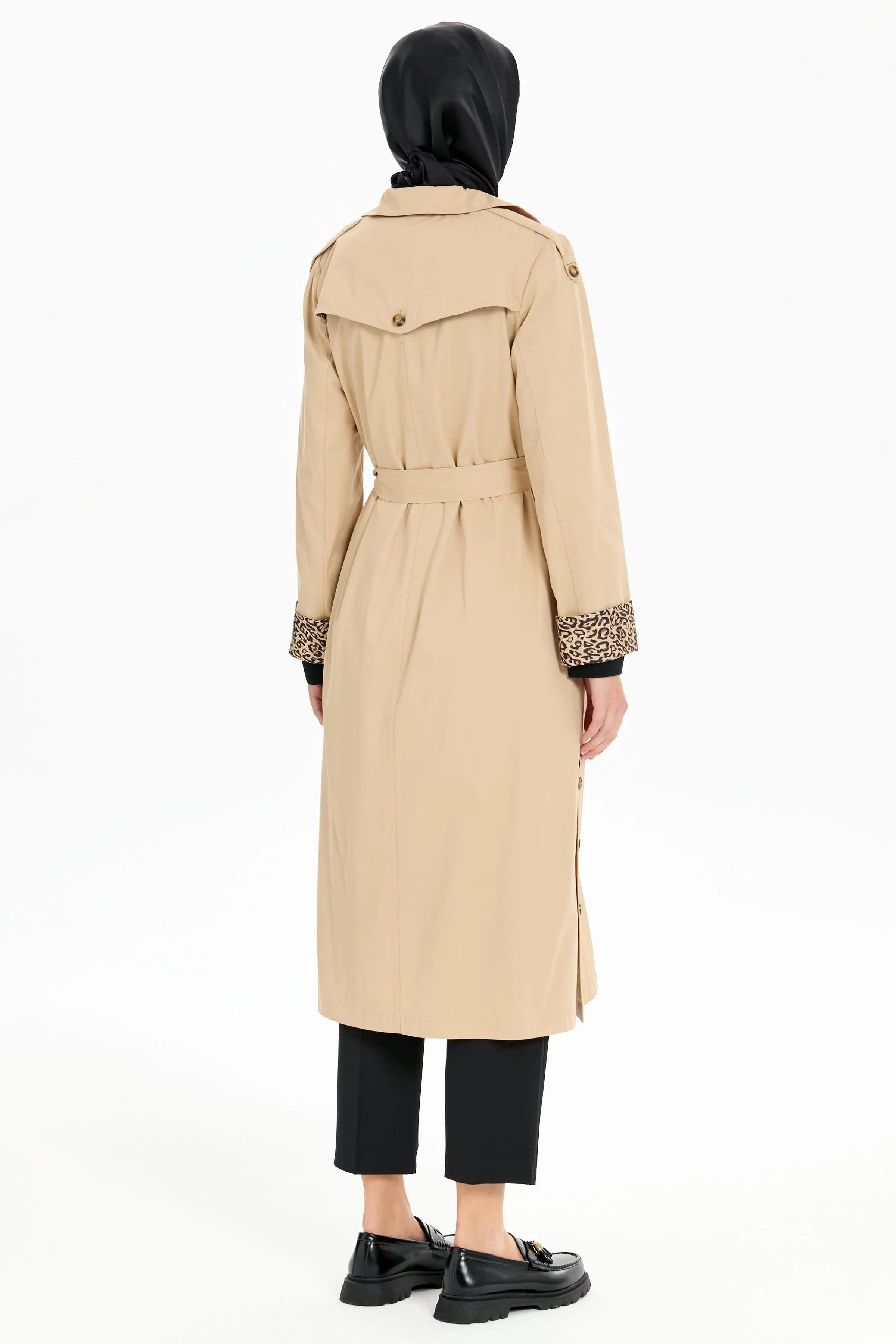 Leopar Garnili Yırtmaç Detaylı Trençkot - Bej TUGBA