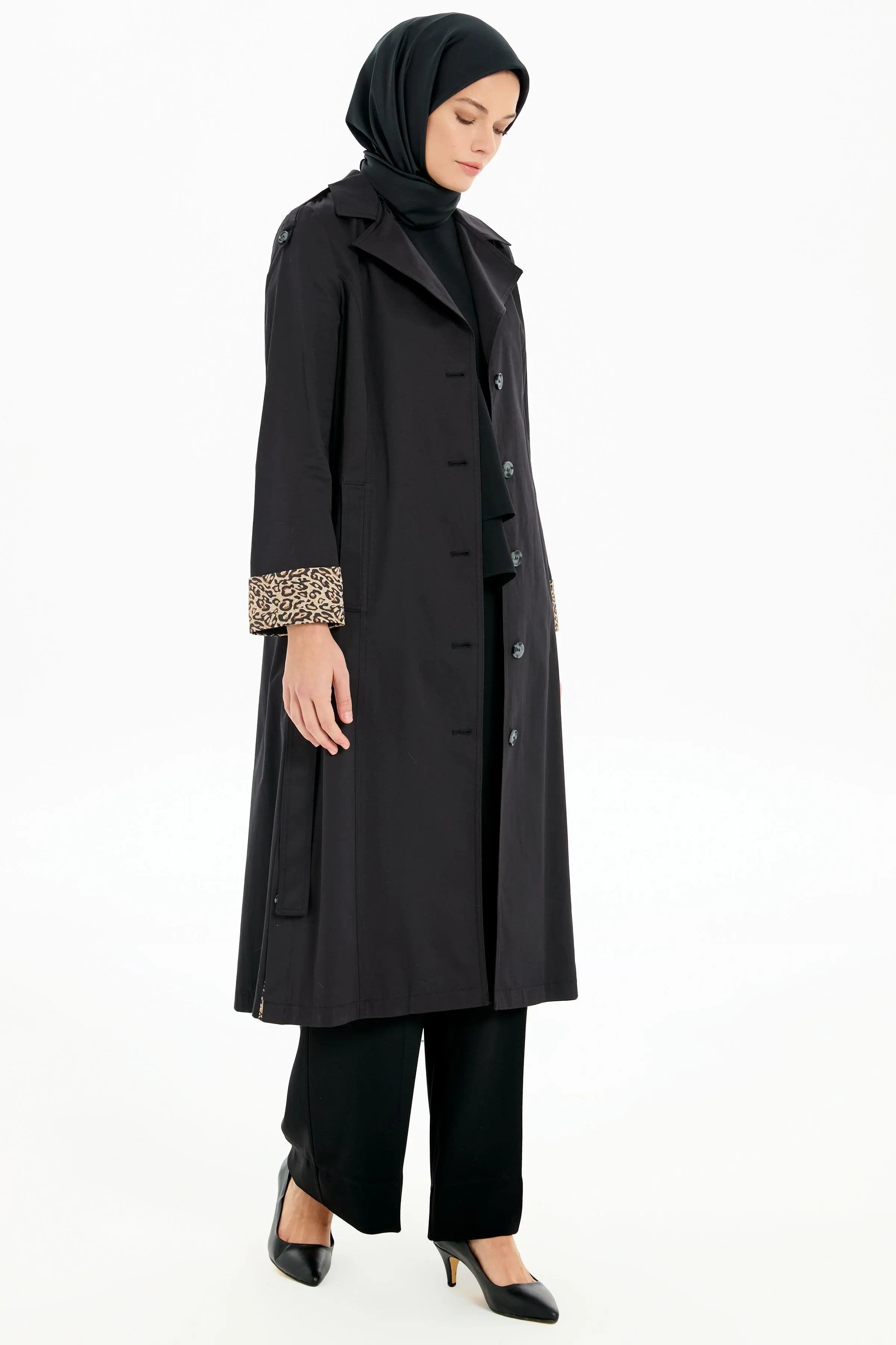 Leopar Garnili Yırtmaç Detaylı Trençkot - Siyah TUGBA