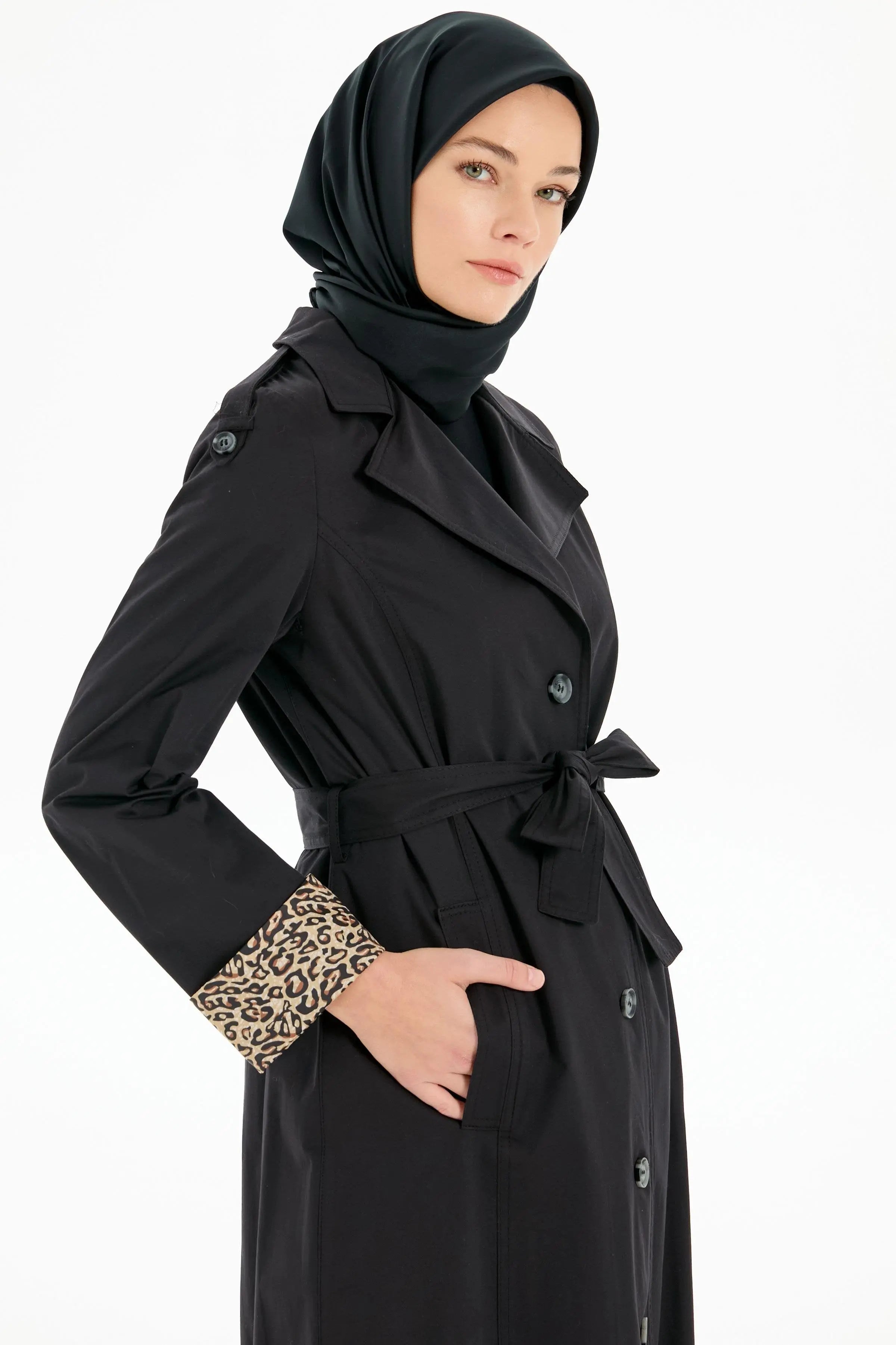 Leopar Garnili Yırtmaç Detaylı Trençkot - Siyah TUGBA