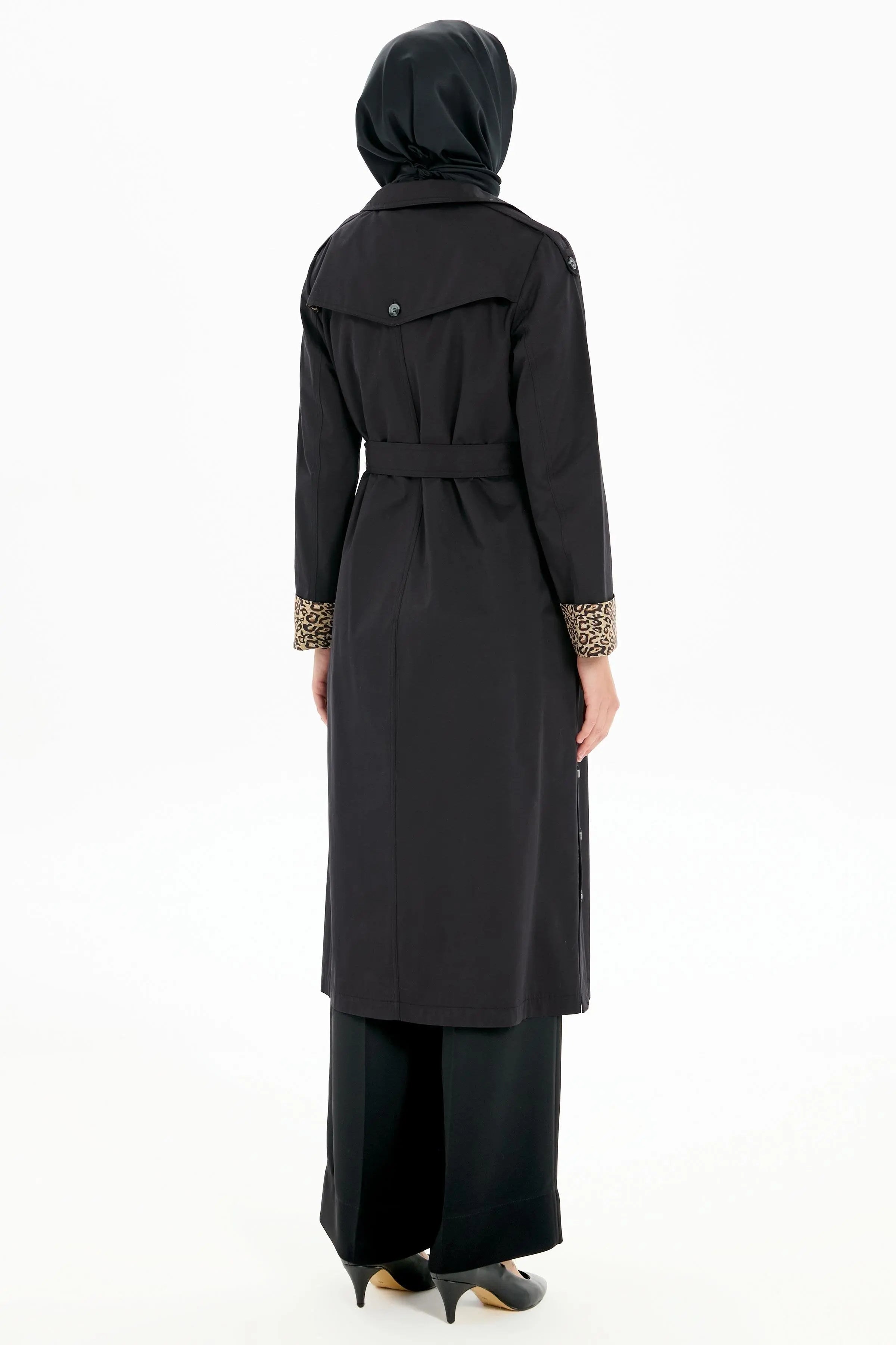 Leopar Garnili Yırtmaç Detaylı Trençkot - Siyah TUGBA