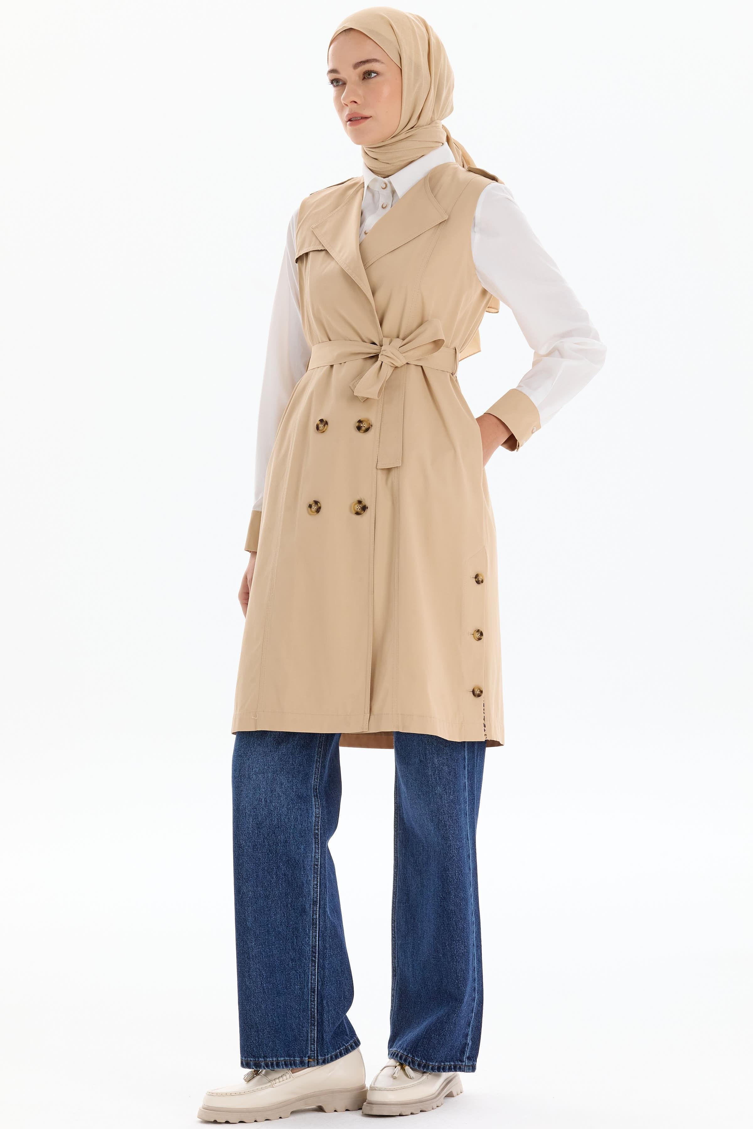 Leopar Garnili Yırtmaç Detaylı Yelek - Bej TUGBA