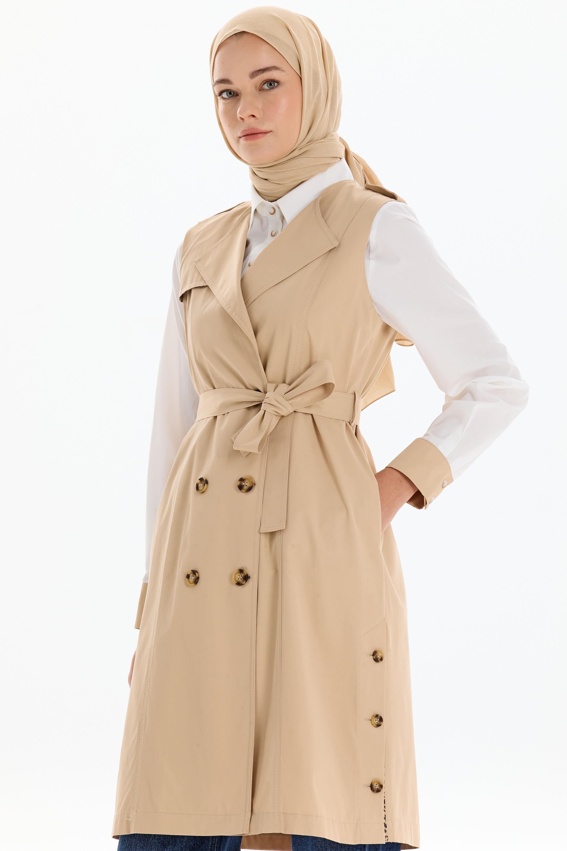 Leopar Garnili Yırtmaç Detaylı Yelek - Bej TUGBA