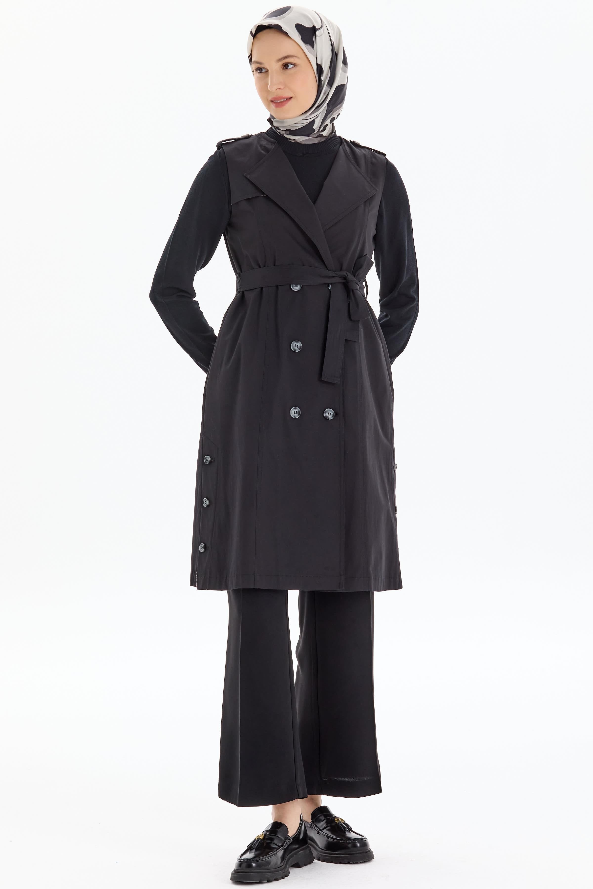 Leopar Garnili Yırtmaç Detaylı Yelek - Siyah TUGBA