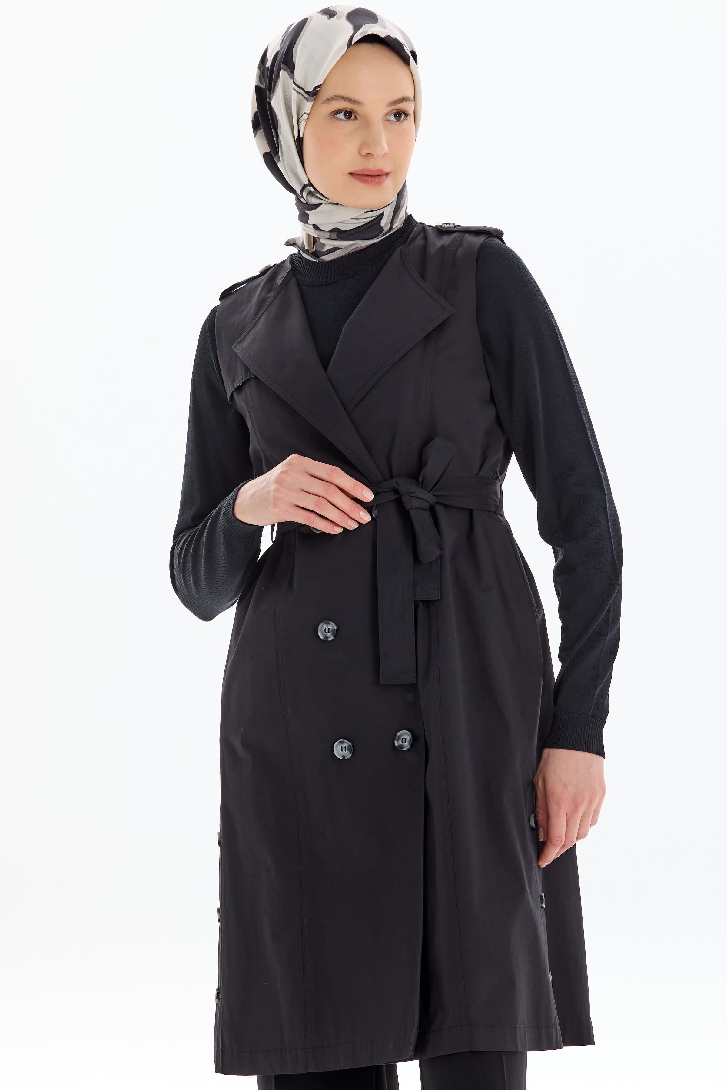 Leopar Garnili Yırtmaç Detaylı Yelek - Siyah TUGBA