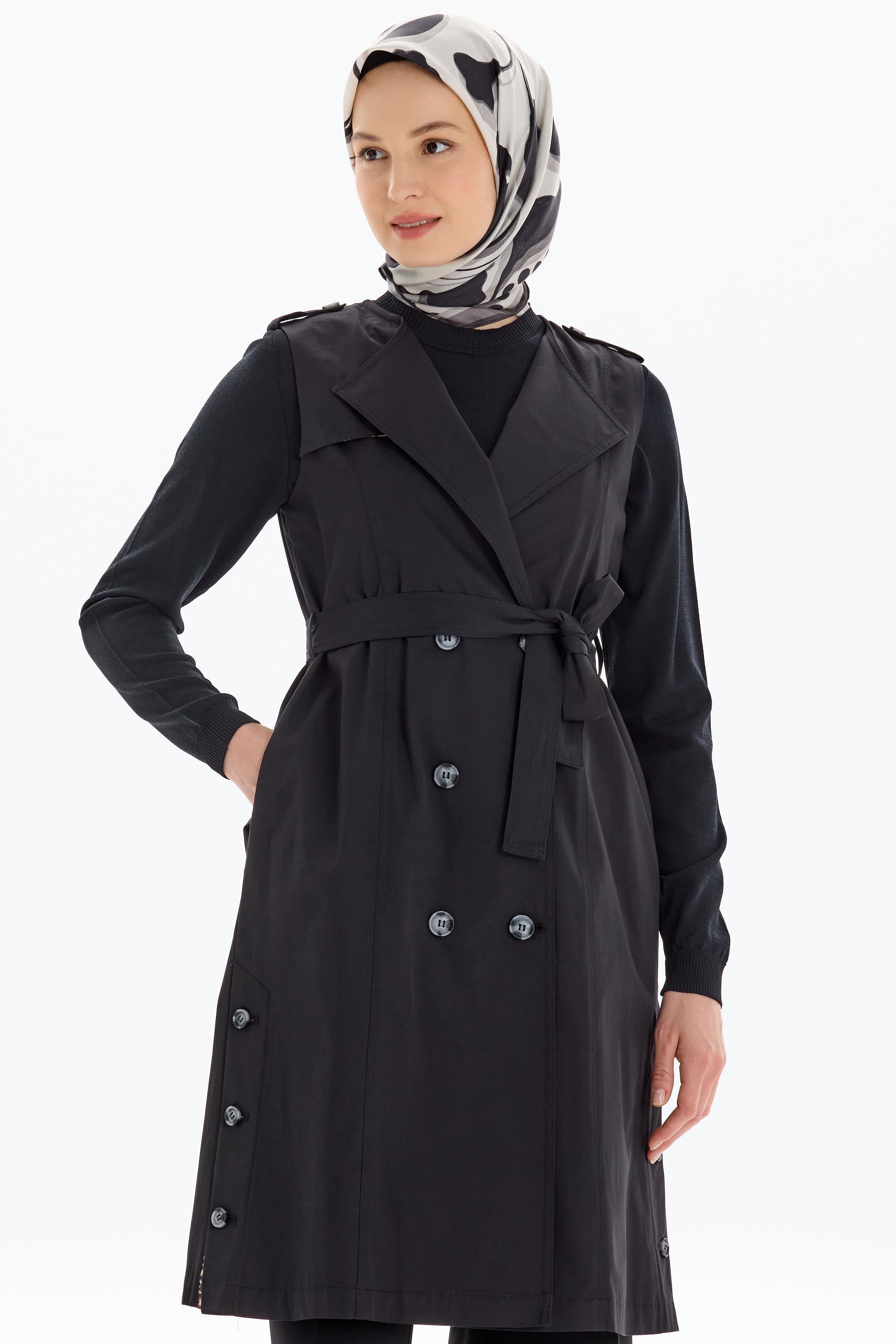 Leopar Garnili Yırtmaç Detaylı Yelek - Siyah TUGBA