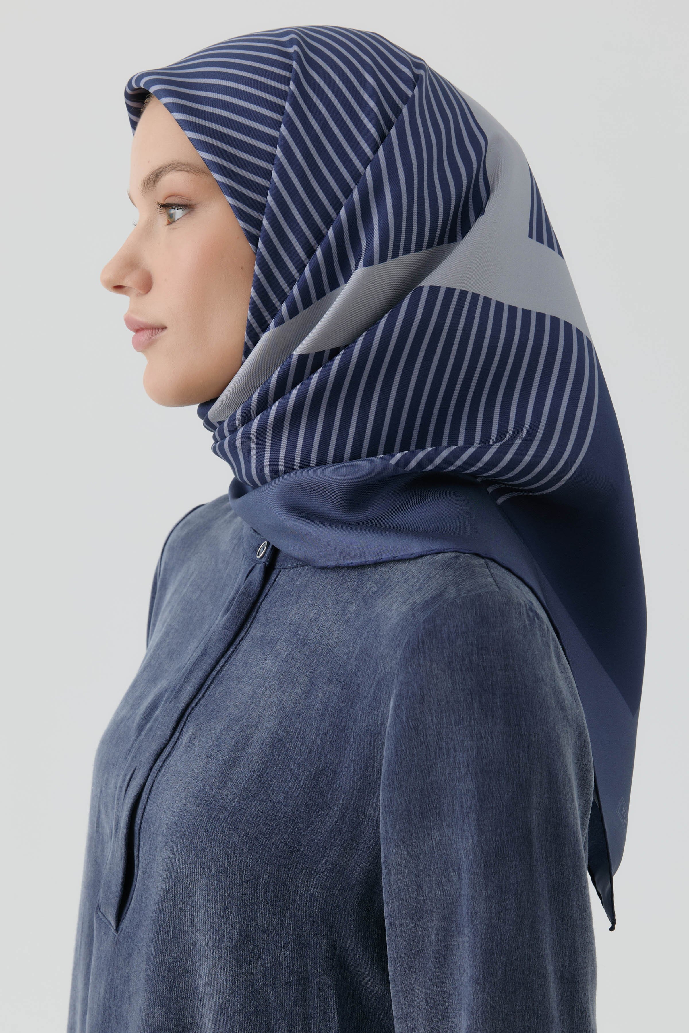 Mana Twill İpek Eşarp - Lacivert TUGBA