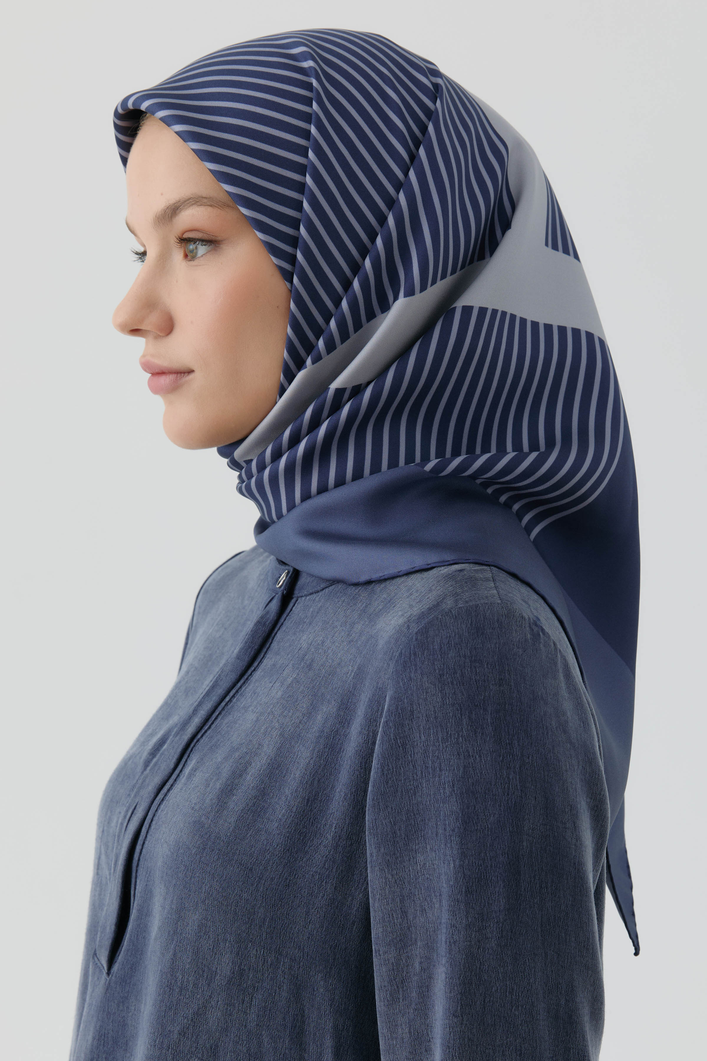 Mana Twill İpek Eşarp - Lacivert TUGBA