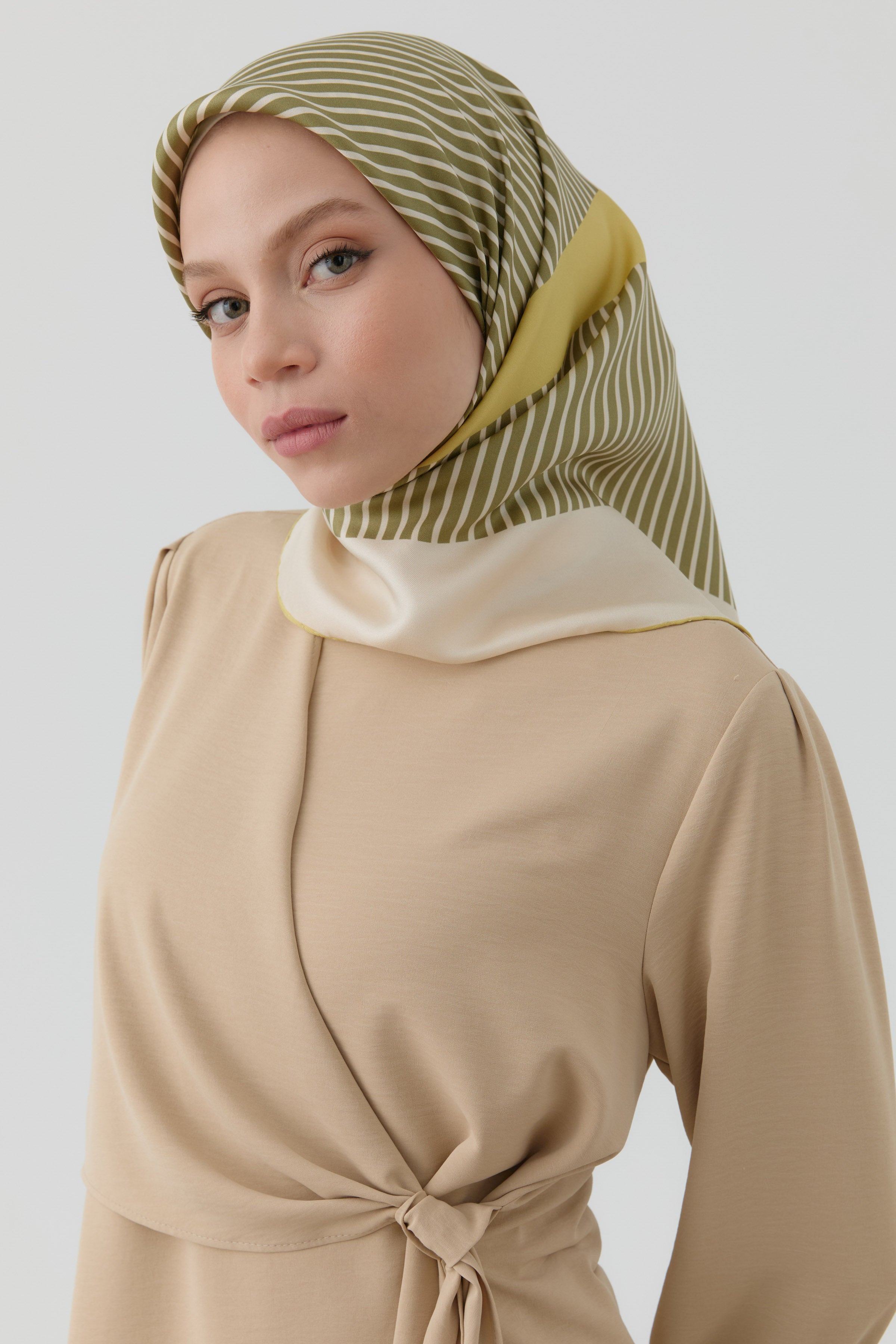 Mana Twill İpek Eşarp - Olive TUGBA