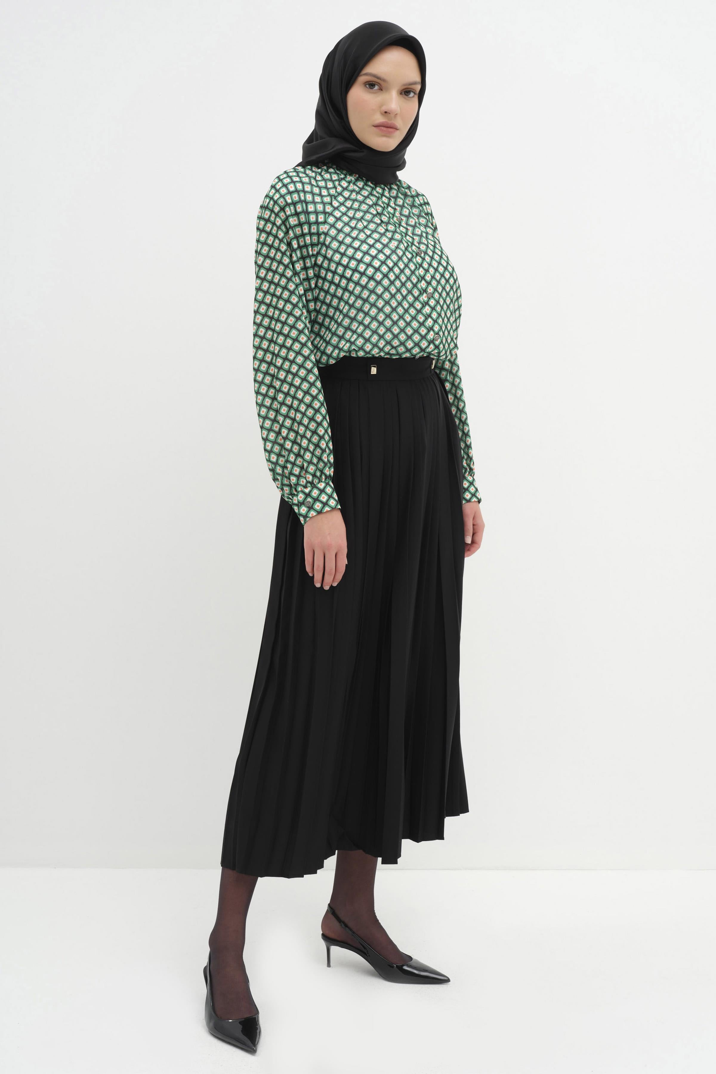 Metal Aksesuarlı Plise Etek - Siyah TUGBA