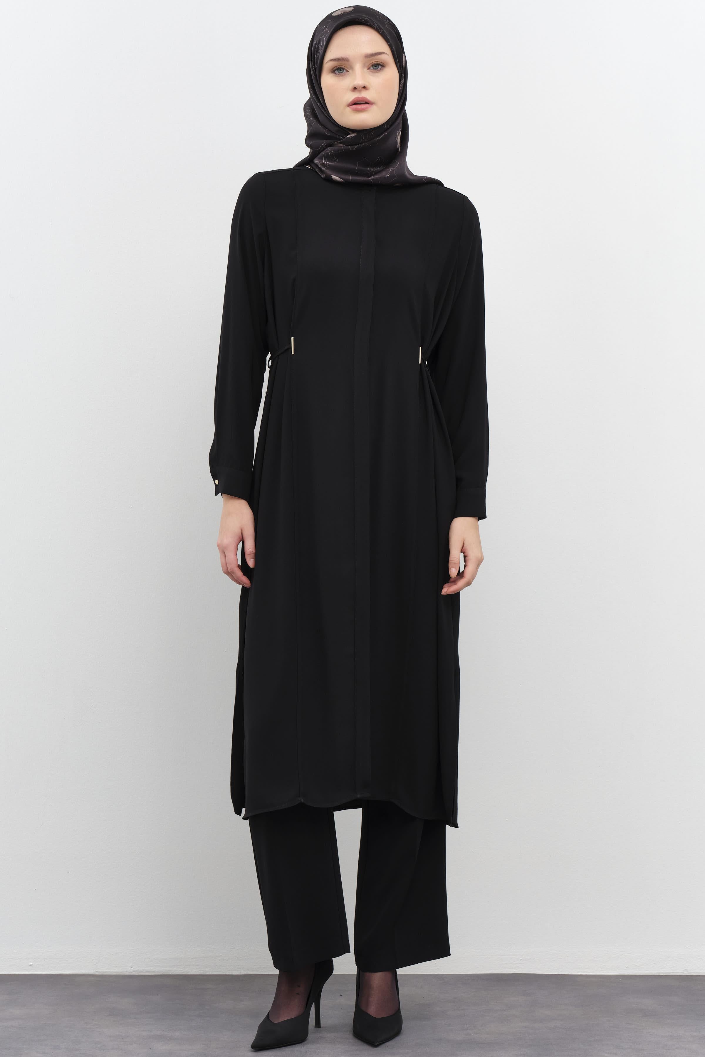 Metal Aksesuarlı Yırtmaçlı Tunik - Siyah TUGBA