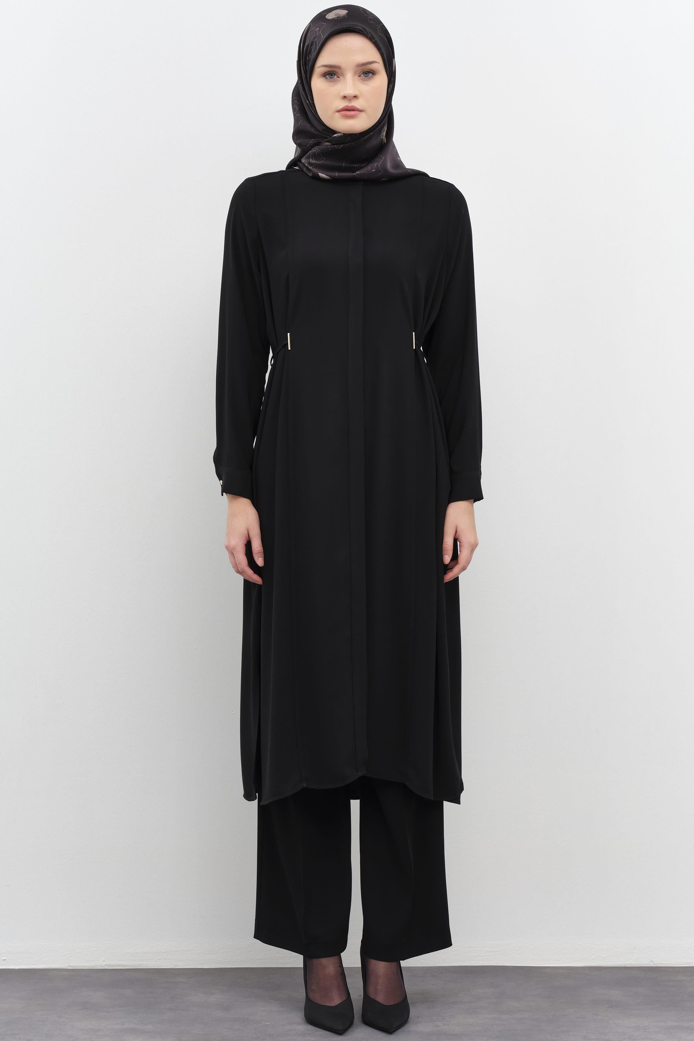 Metal Aksesuarlı Yırtmaçlı Tunik - Siyah TUGBA