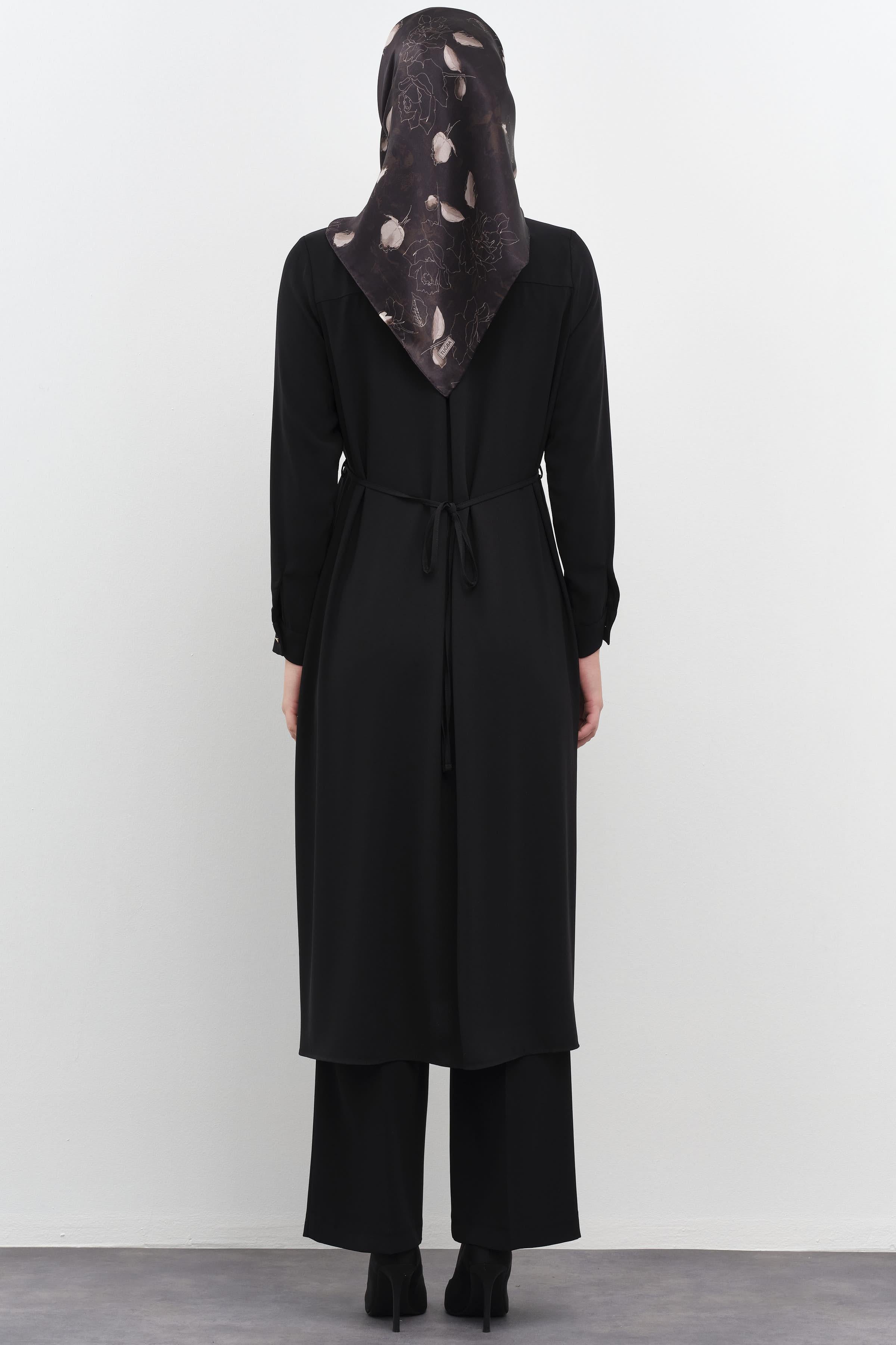 Metal Aksesuarlı Yırtmaçlı Tunik - Siyah TUGBA