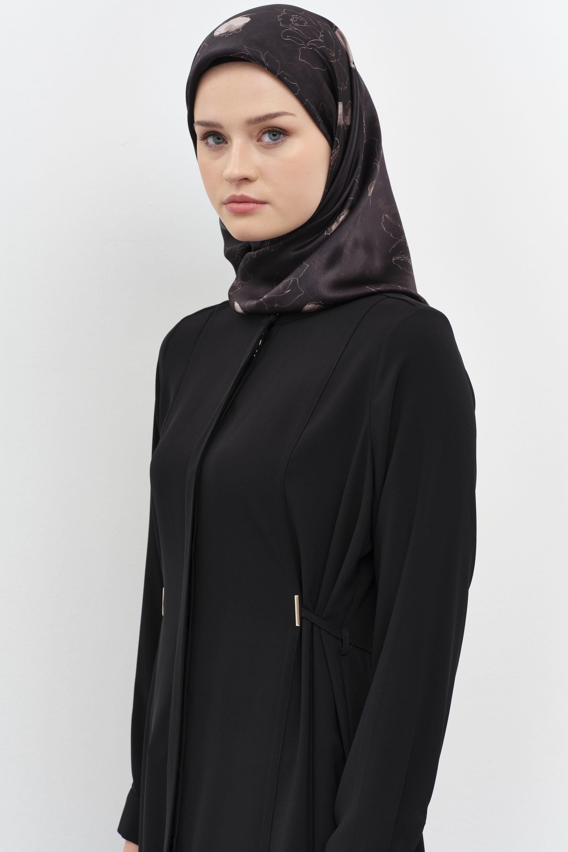 Metal Aksesuarlı Yırtmaçlı Tunik - Siyah TUGBA