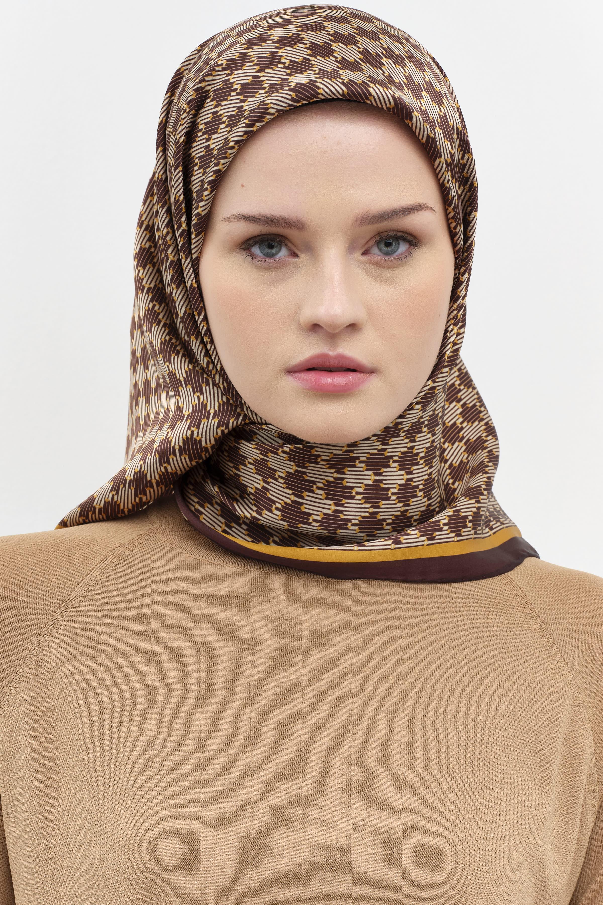 Mini Geometrik Desen İpek Eşarp - Kahve TUGBA