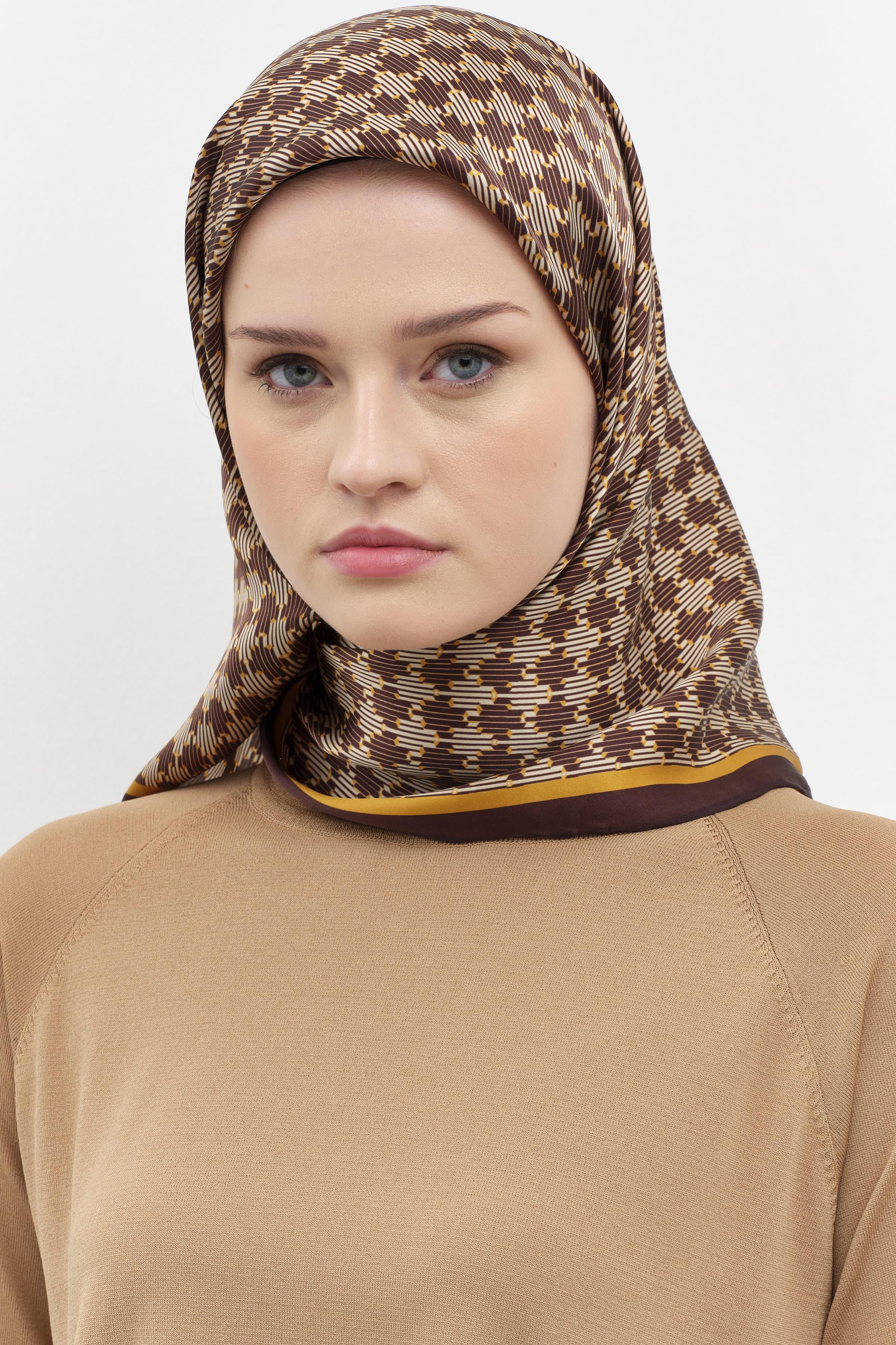 Mini Geometrik Desen İpek Eşarp - Kahve TUGBA