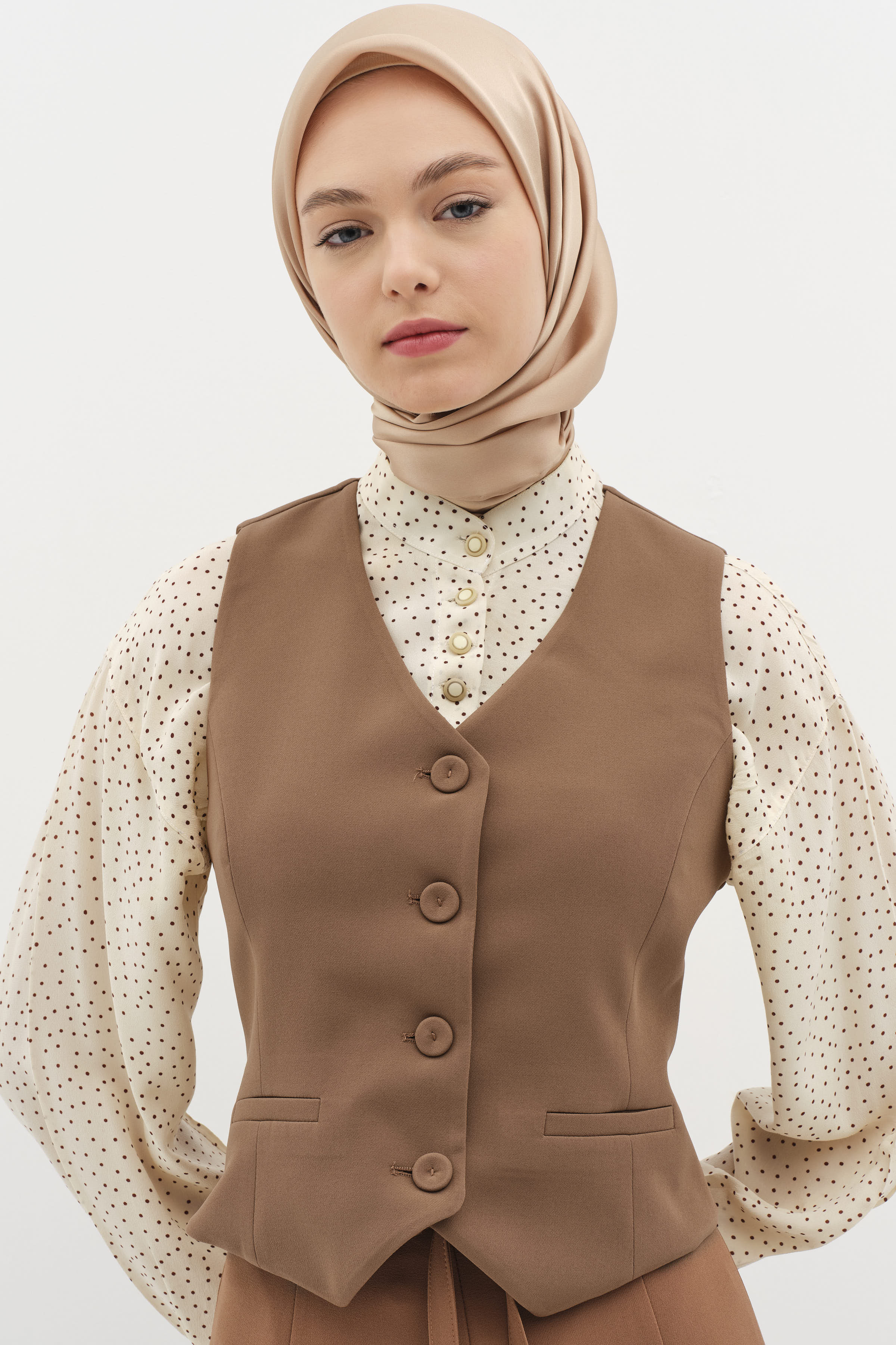 Mini Yelek Parçalı Etek Takım - Fındık TUGBA