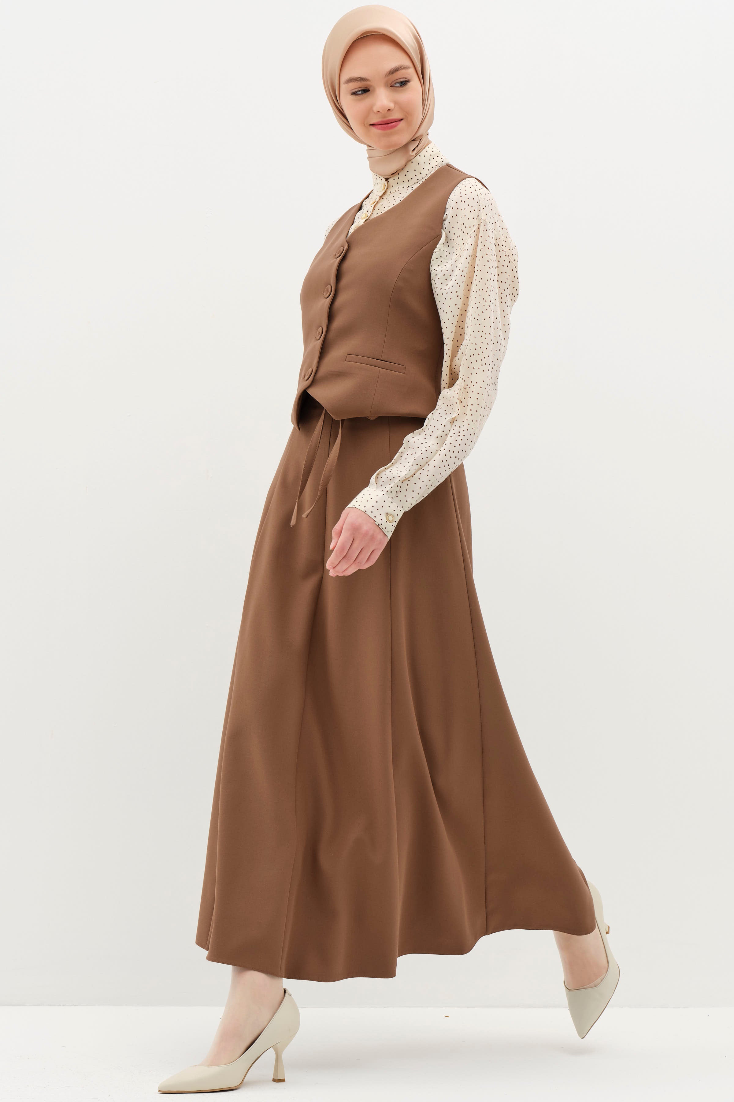 Mini Yelek Parçalı Etek Takım - Fındık TUGBA