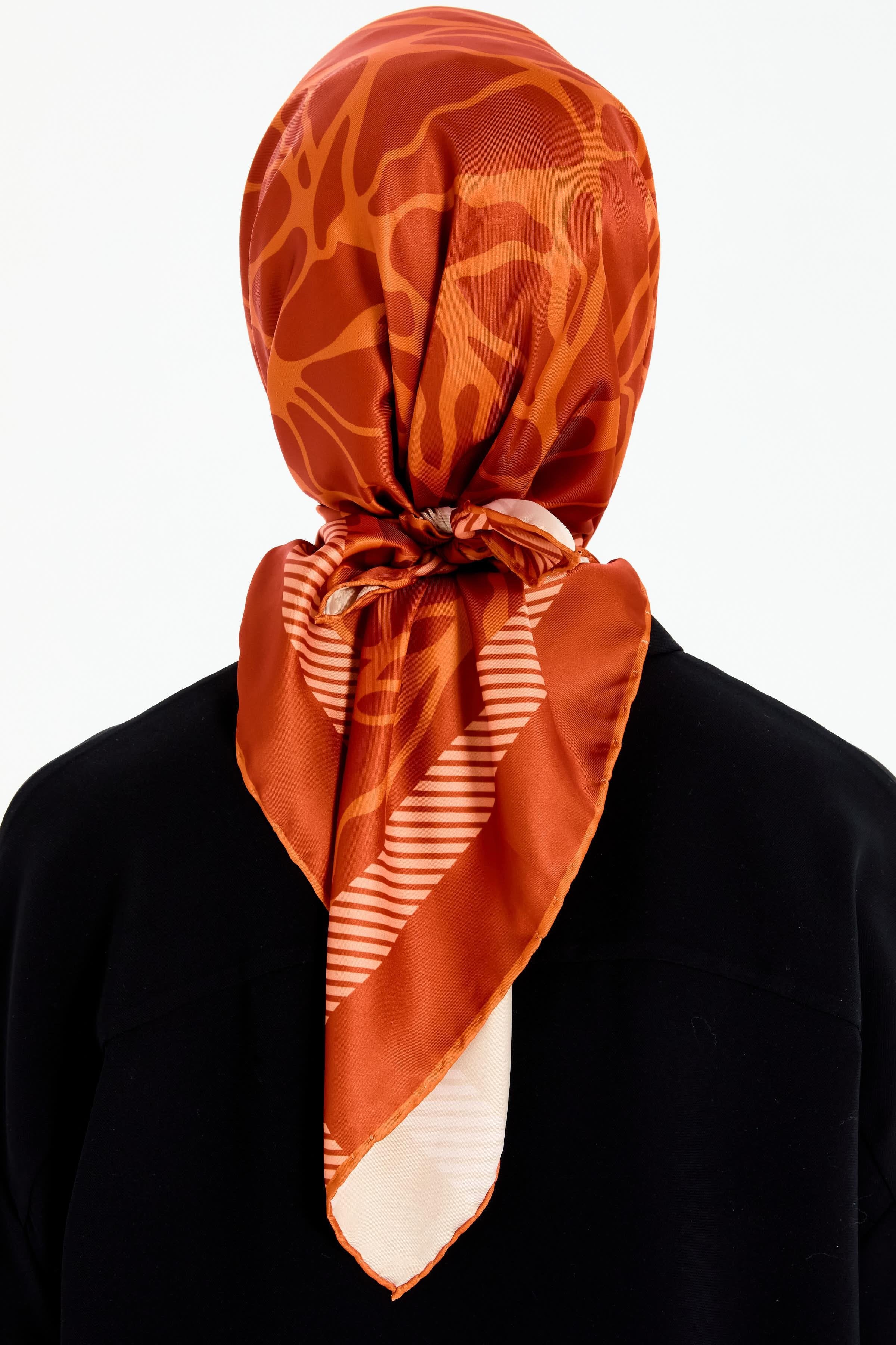 Monokrom Desenli Stil Eşarp - Turuncu TUGBA