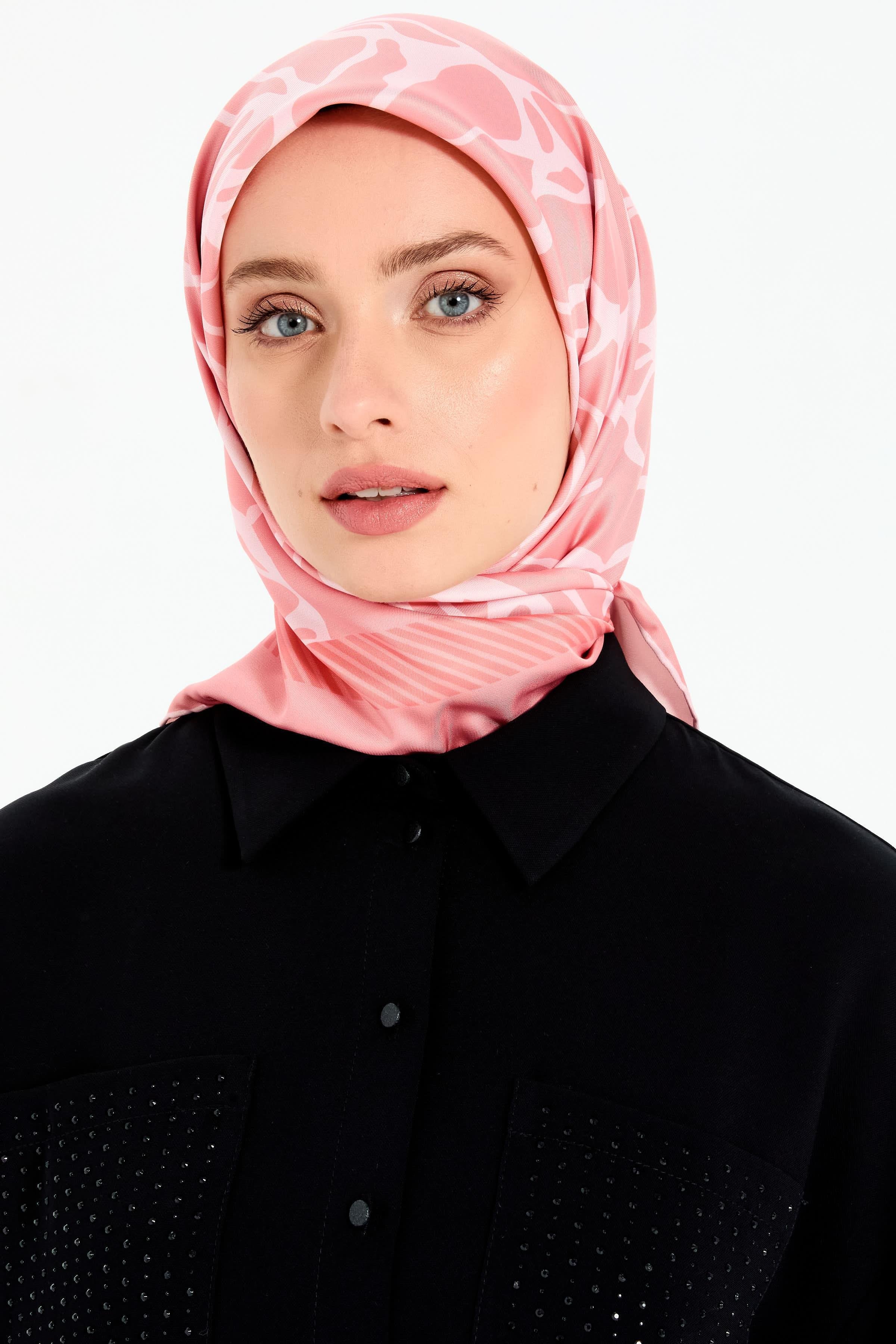 Monokrom Desenli Stil Eşarp - Yavruağzı TUGBA