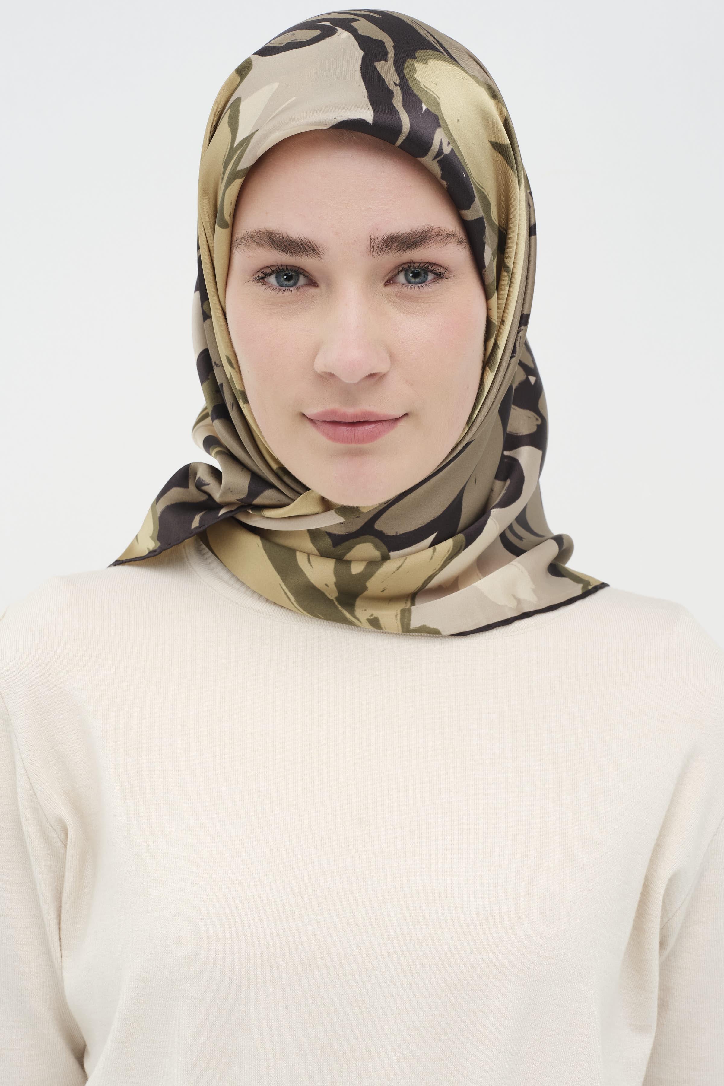 Multi Flower Desenli Sura İpek Eşarp - Fıstık Yeşili TUGBA