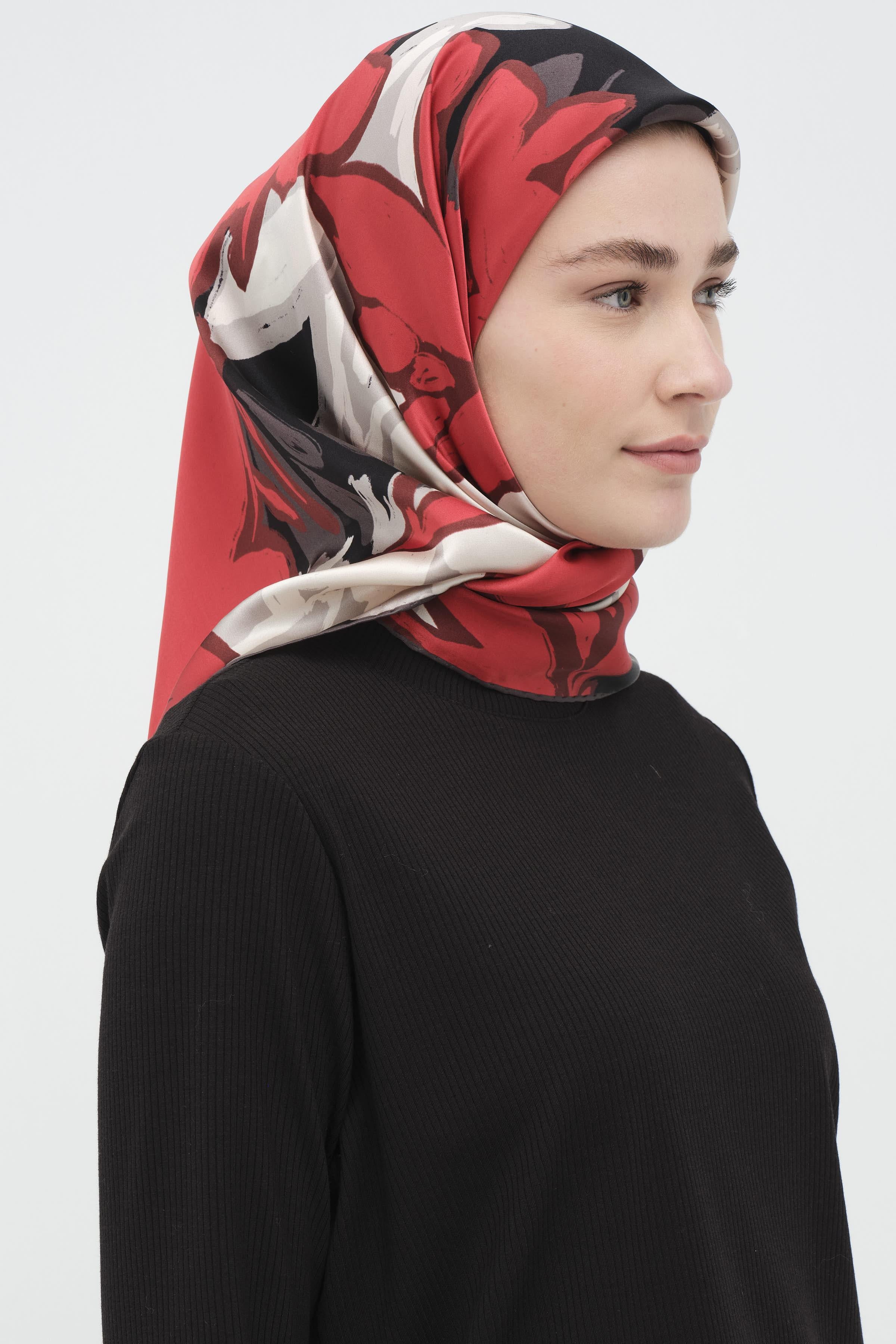 Multi Flower Desenli Sura İpek Eşarp - Kırmızı TUGBA