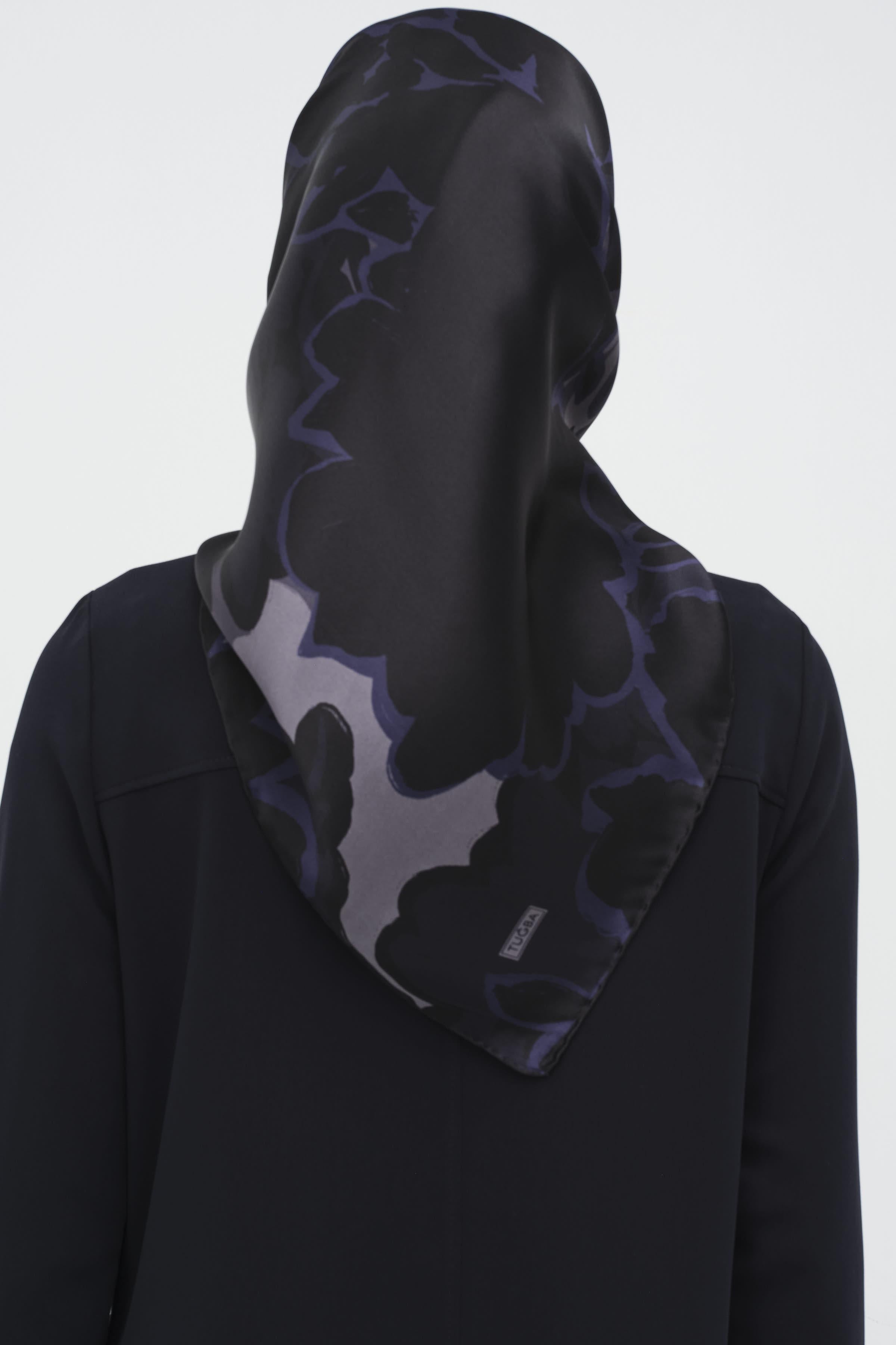 Multi Flower Desenli Sura İpek Eşarp - Lacivert TUGBA