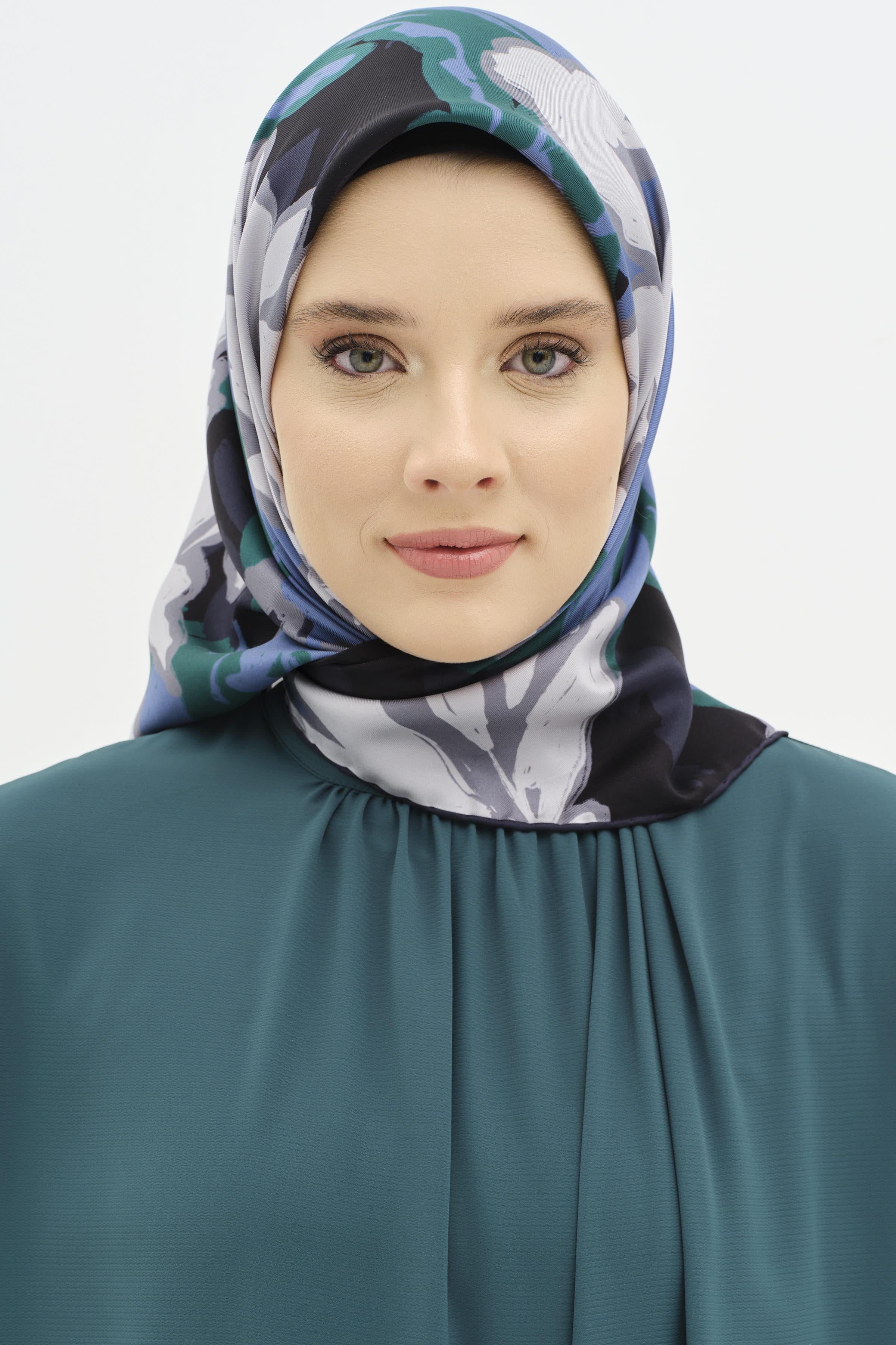 Multi Flower Desenli Sura İpek Eşarp - Mavi TUGBA